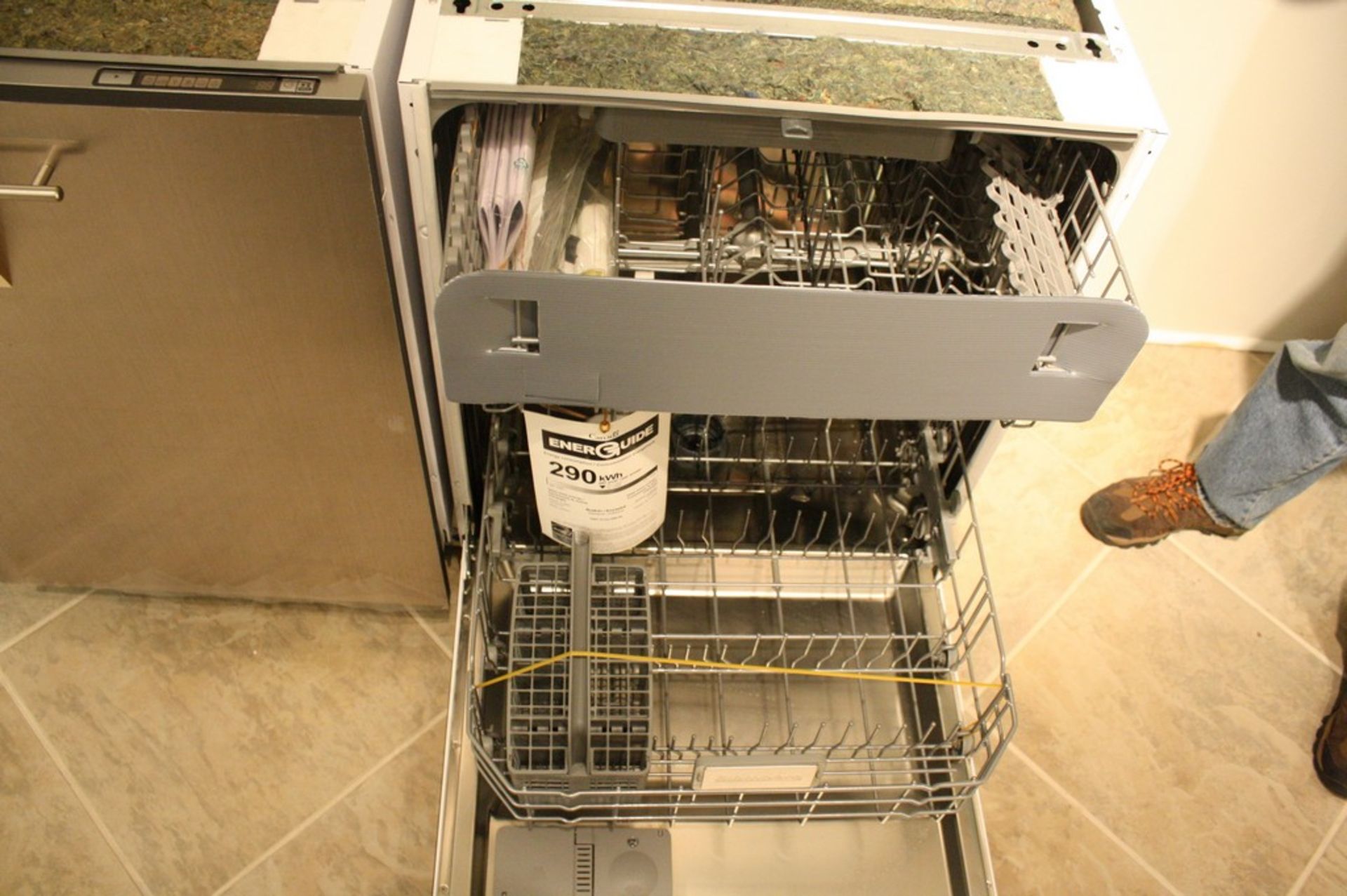 BLOMBERG MODEL DWT37300 DISHWASHER S/N 11500105-07: Fully Integrated Dishwasher With 7 Programs, 5 - Image 2 of 3