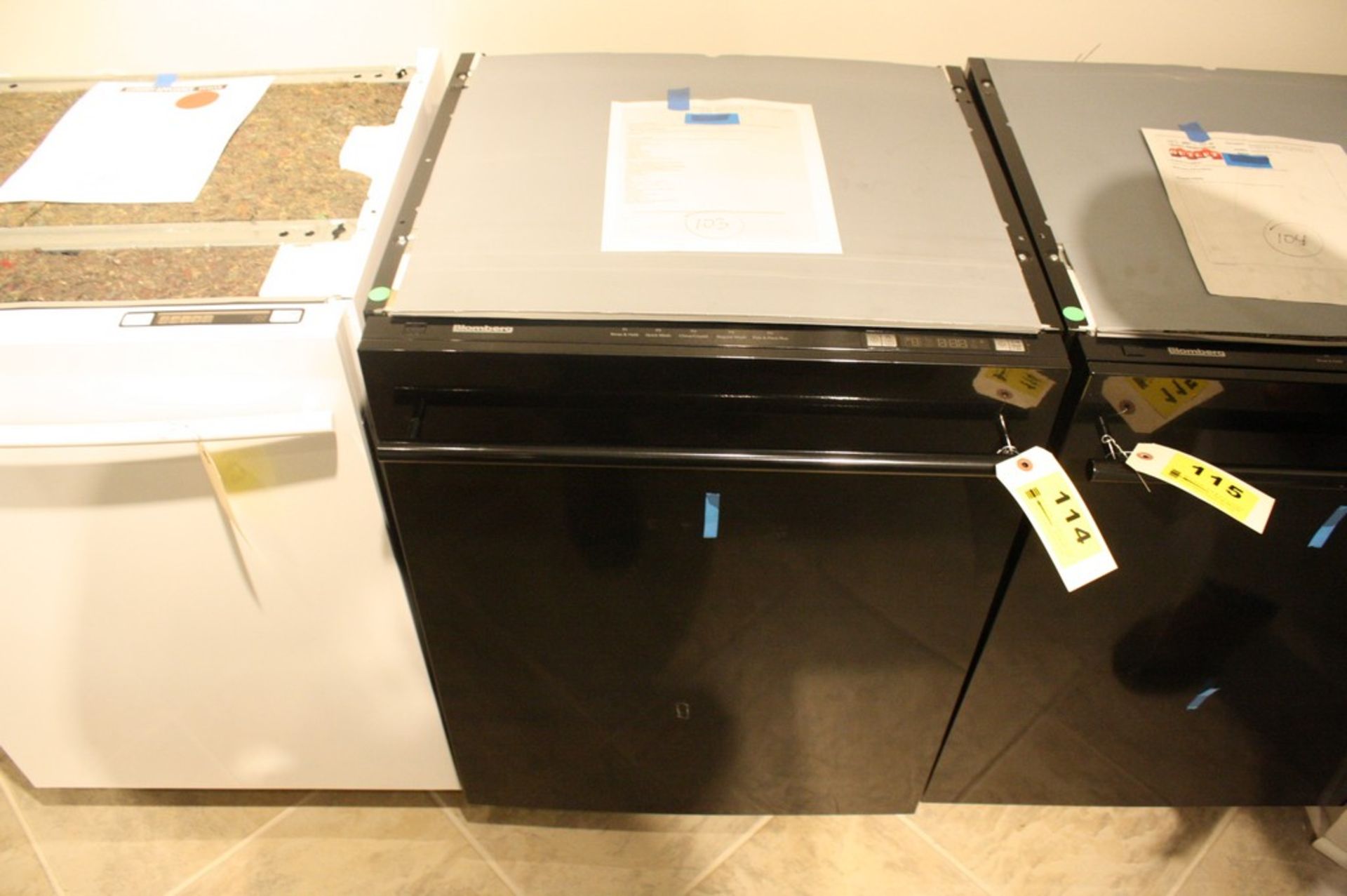 BLOMBERG MODEL DWT55200BWS DISHWASHER S/N 7656339571-1280002407: Built In, 12 Place Settings