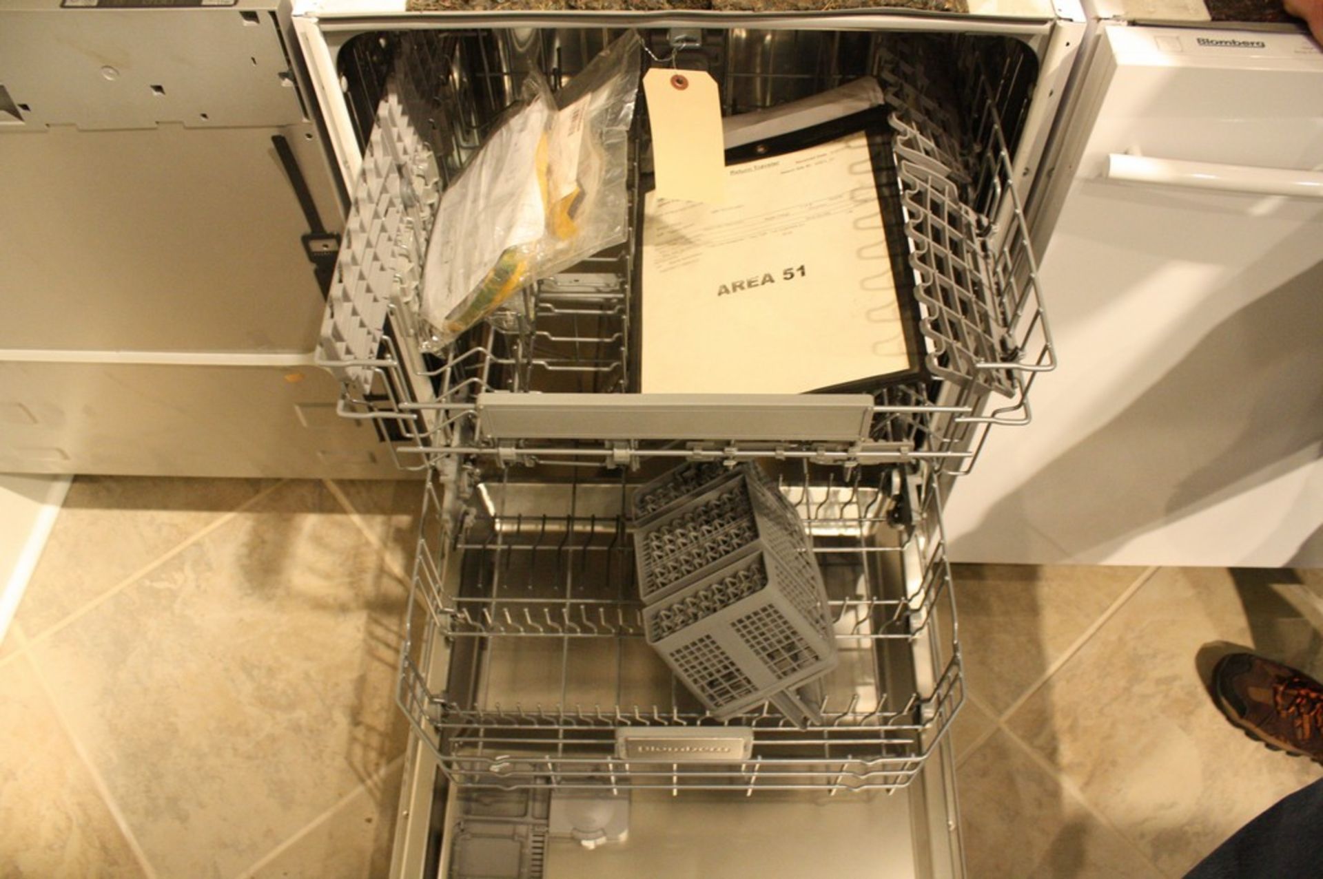 BLOMBERG MODEL DWT55100FBI DISHWASHER S/N 7658739571-1180001412: Built In, Fully Integrated - Image 2 of 3