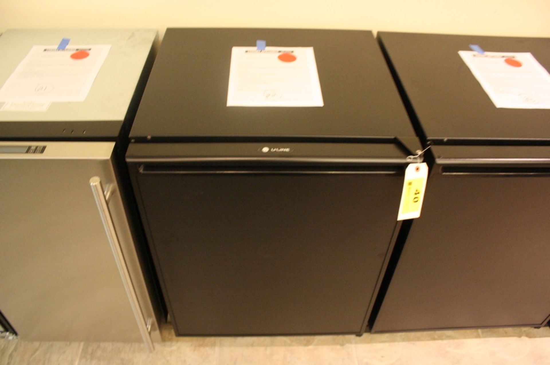 U-LINE MODEL U-CLRCO2175B-40 COMPACTÂ REFRIGERATORÂ  / ICE MAKER S/N 1326736-070002: 2000 Series,