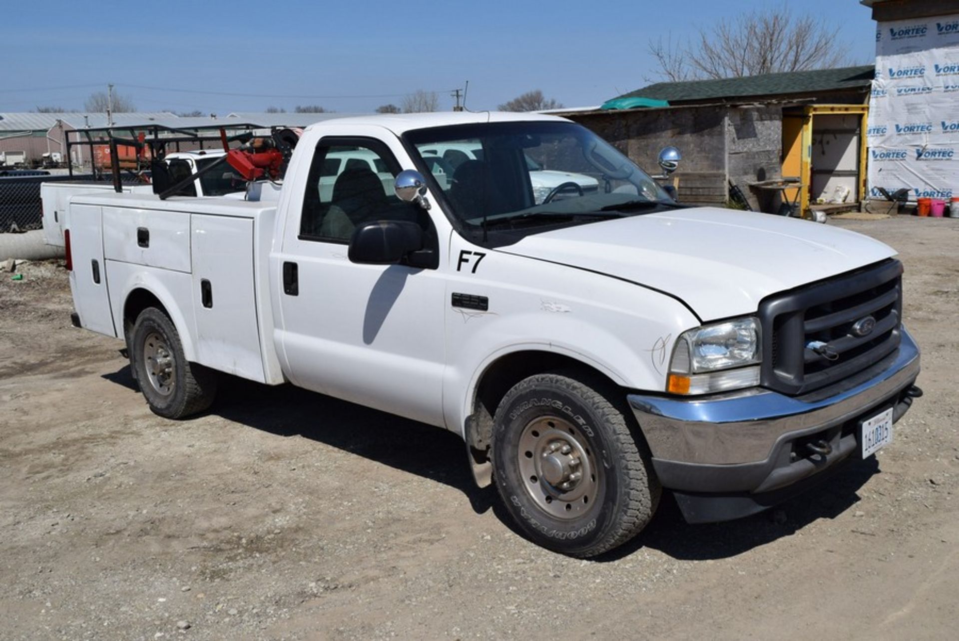 FORD F250 XL SUPER DUTY UTILITY TRUCK VIN: 1FDNF20L93EC29189 ( 2003) V8, A/T, 9' UTILITY BODY, - Image 5 of 9