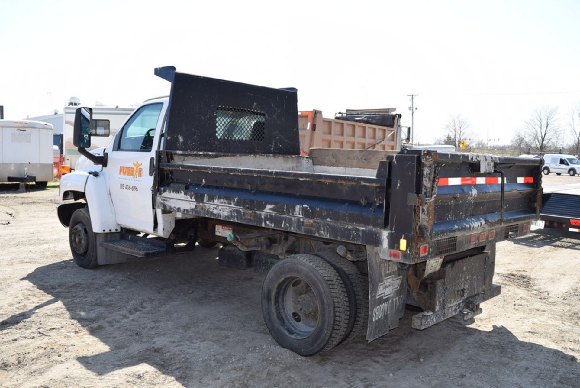 CHEVROLET C4500 12' S/A CONTRACTORS DUMP TRUCK VIN: 1GBE4C1207F401944 (2007) DURAMAX DIESEL, A/T, - Image 3 of 8