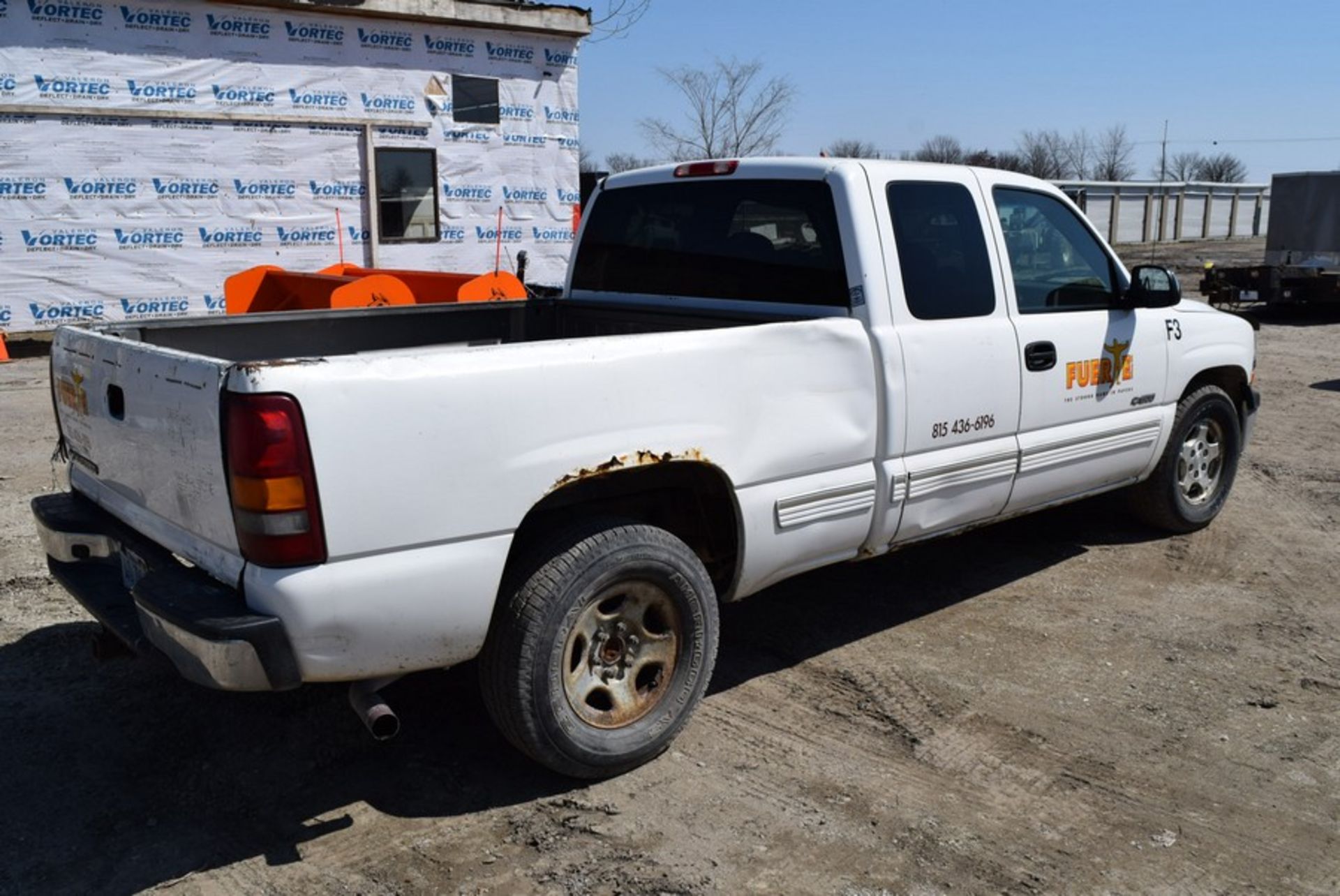 CHEVROLET 1500 EXTENDED CAB PICKUP TRUCK VIN: 2GCEC19T6X1113045, V8, A/T, 6' BED MILES: 279,228 - Image 3 of 7