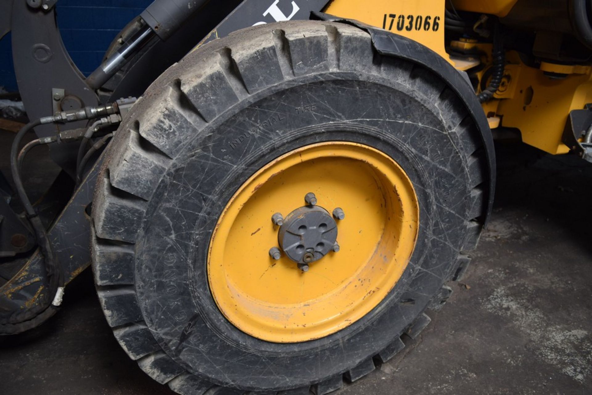 VOLVO L20BP WHEEL LOADER S/N: VCE0L20BC01703066 (2008) GRAPPLE BUCKET, A/C CAB, 11-20 SOLID TIRES, - Image 3 of 13