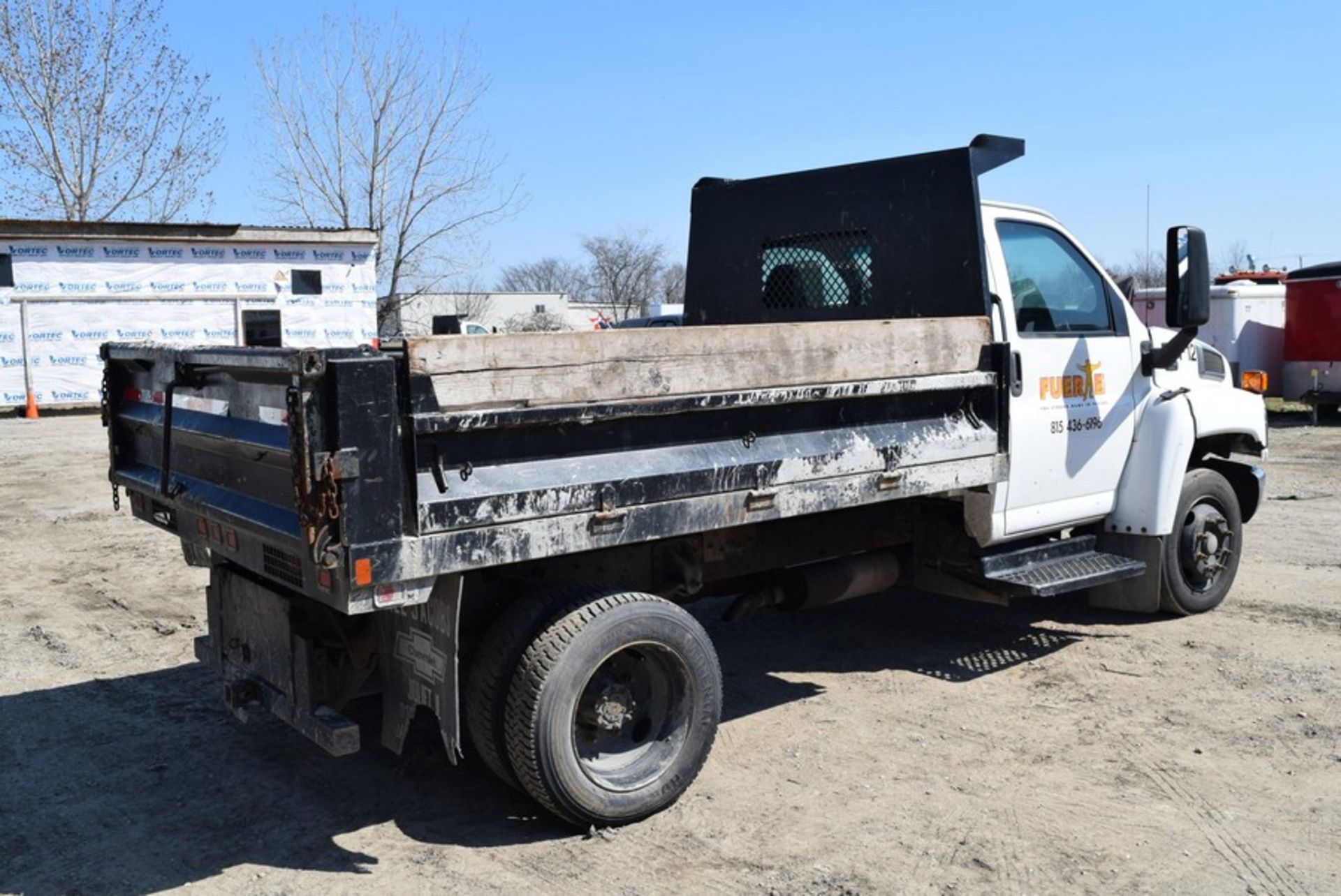 CHEVROLET C4500 12' S/A CONTRACTORS DUMP TRUCK VIN: 1GBE4C1207F401944 (2007) DURAMAX DIESEL, A/T, - Image 5 of 8