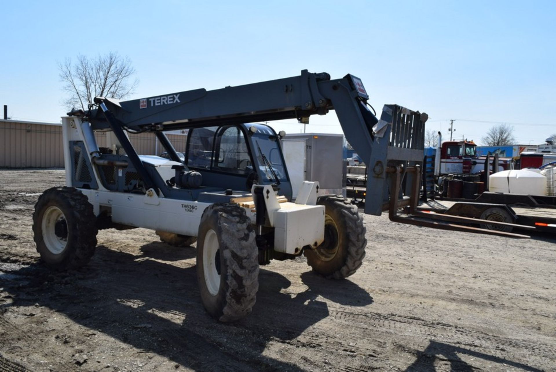 TEREX TH636C 6,000LB. 4X4X4 TELESCOPIC BOOM LIFT S/N: 057439, 36' 3 STAGE BOOM, 48" FORKS, JOHN - Image 4 of 11