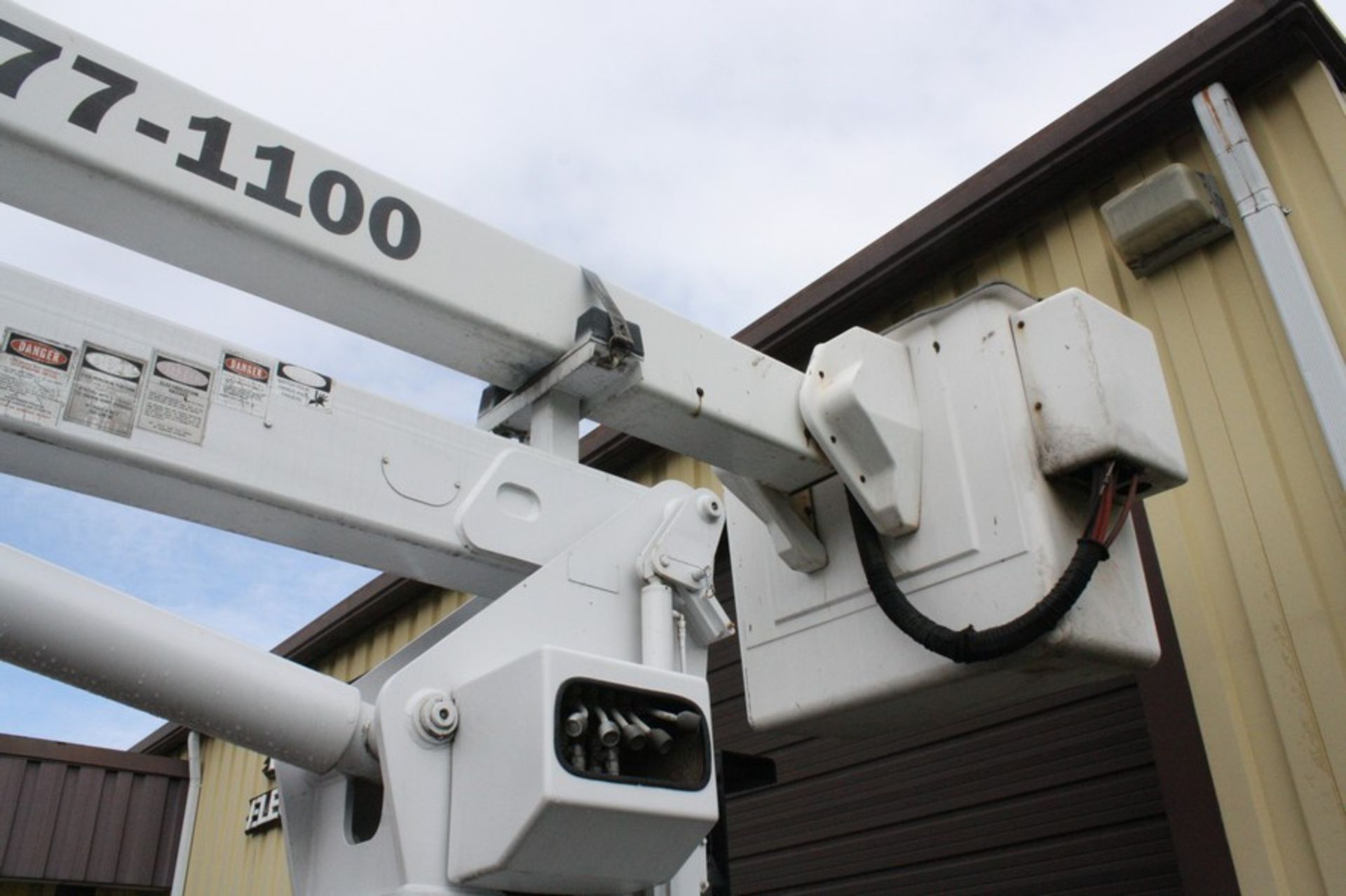 1992 FORD F800 BUCKET TRUCK, SINGLE AXLE, VIN 1FDPK84A7PVA05392, 7.8 L TURBO DIESEL, EATON FS6206A 6 - Image 3 of 10