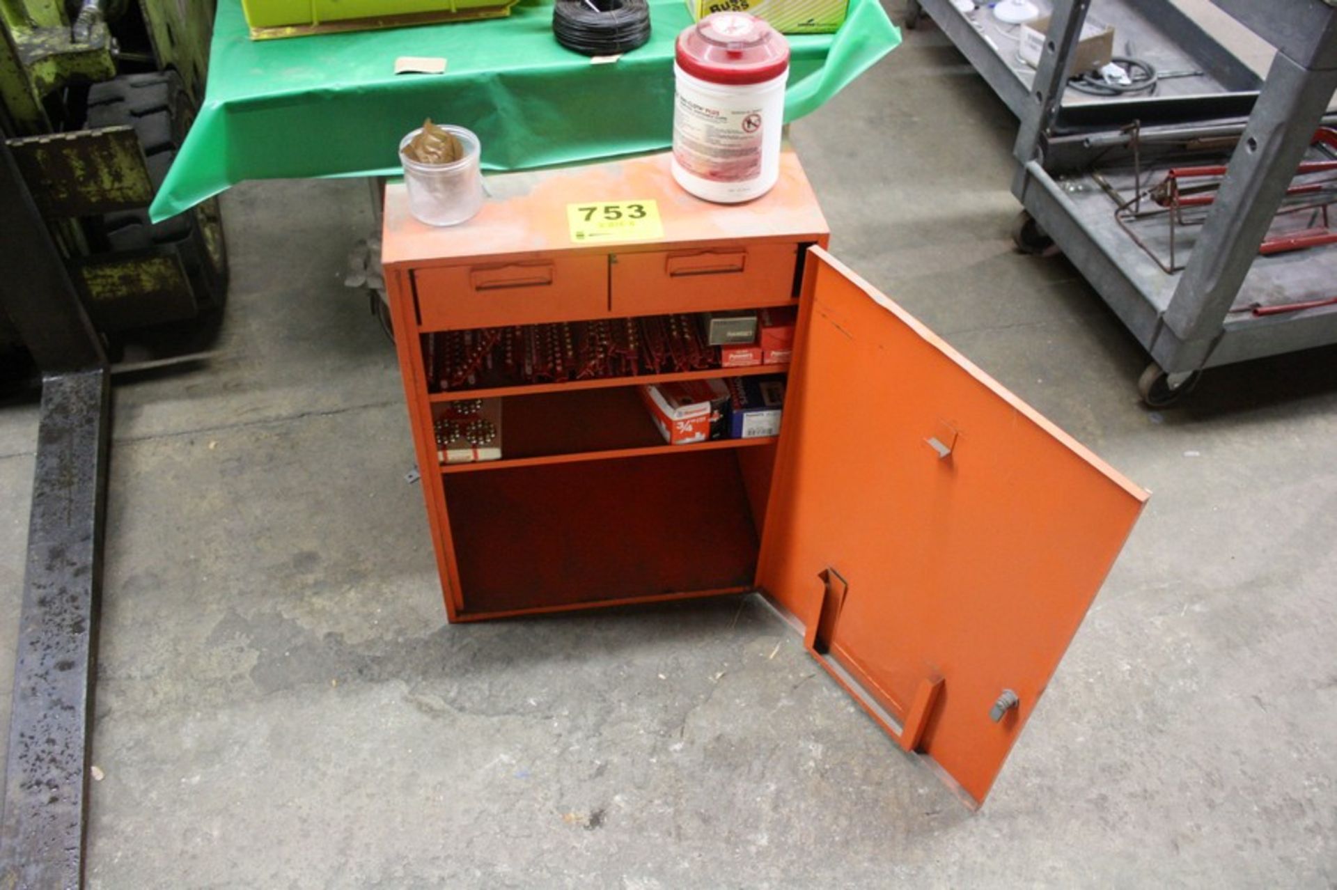 RAMSET STEEL STORAGE CABINET W/CONTENTS: ASSORTED FASTENERS, LOADS