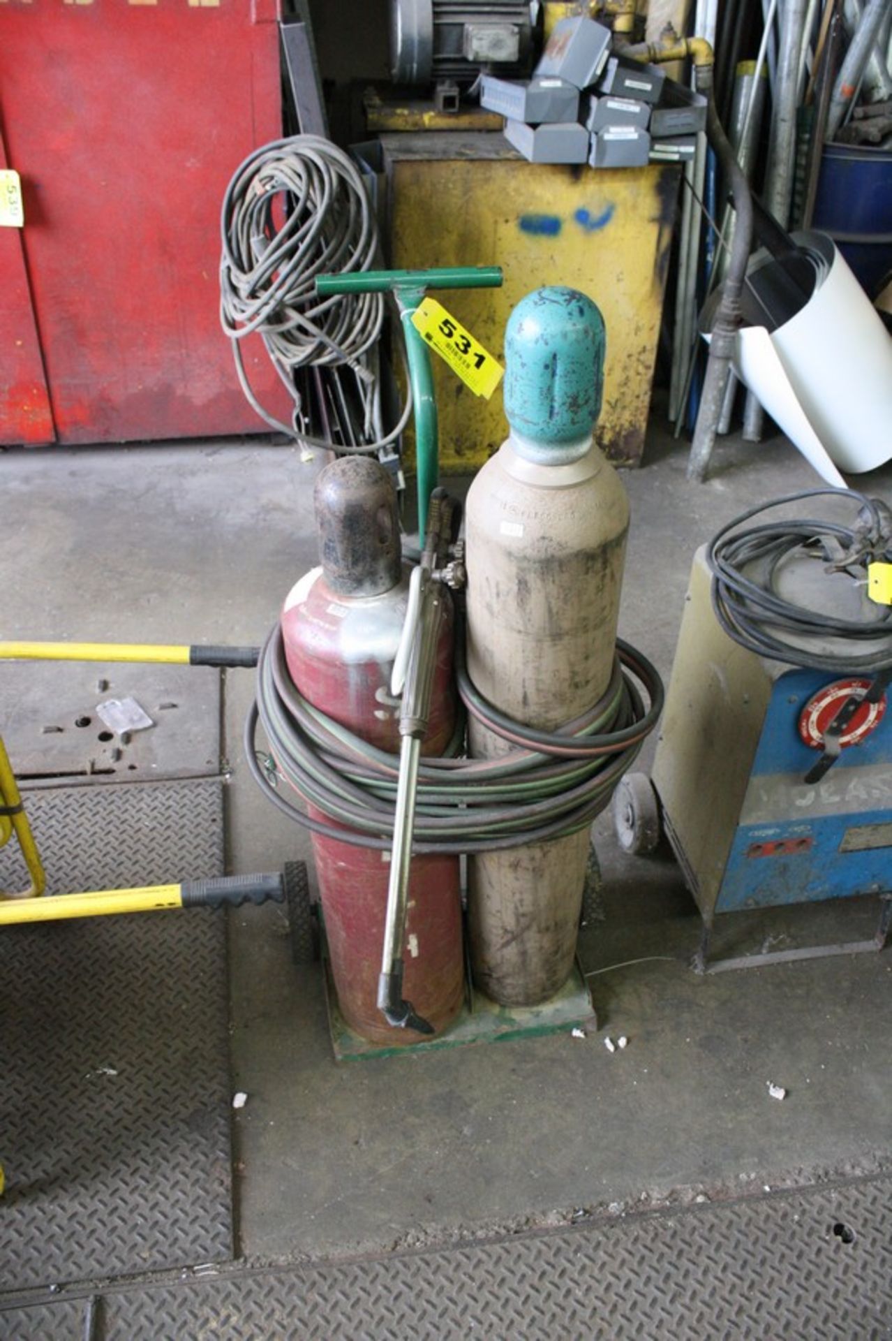 TORCH CART W/OXYGEN AND ACETYLENE TANKS, REGULATOR, AND TORCH