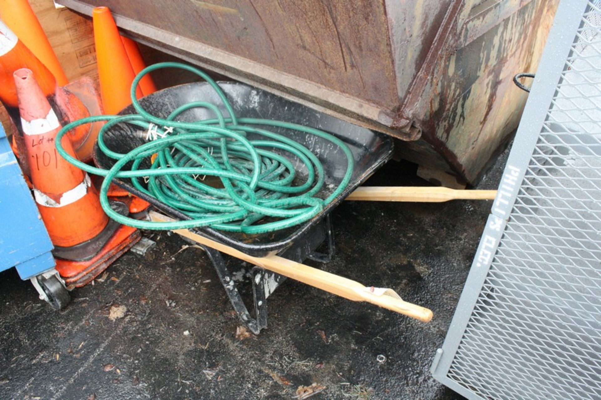 TRUE TEMPER WHEELBARROW AND GARDEN HOSE