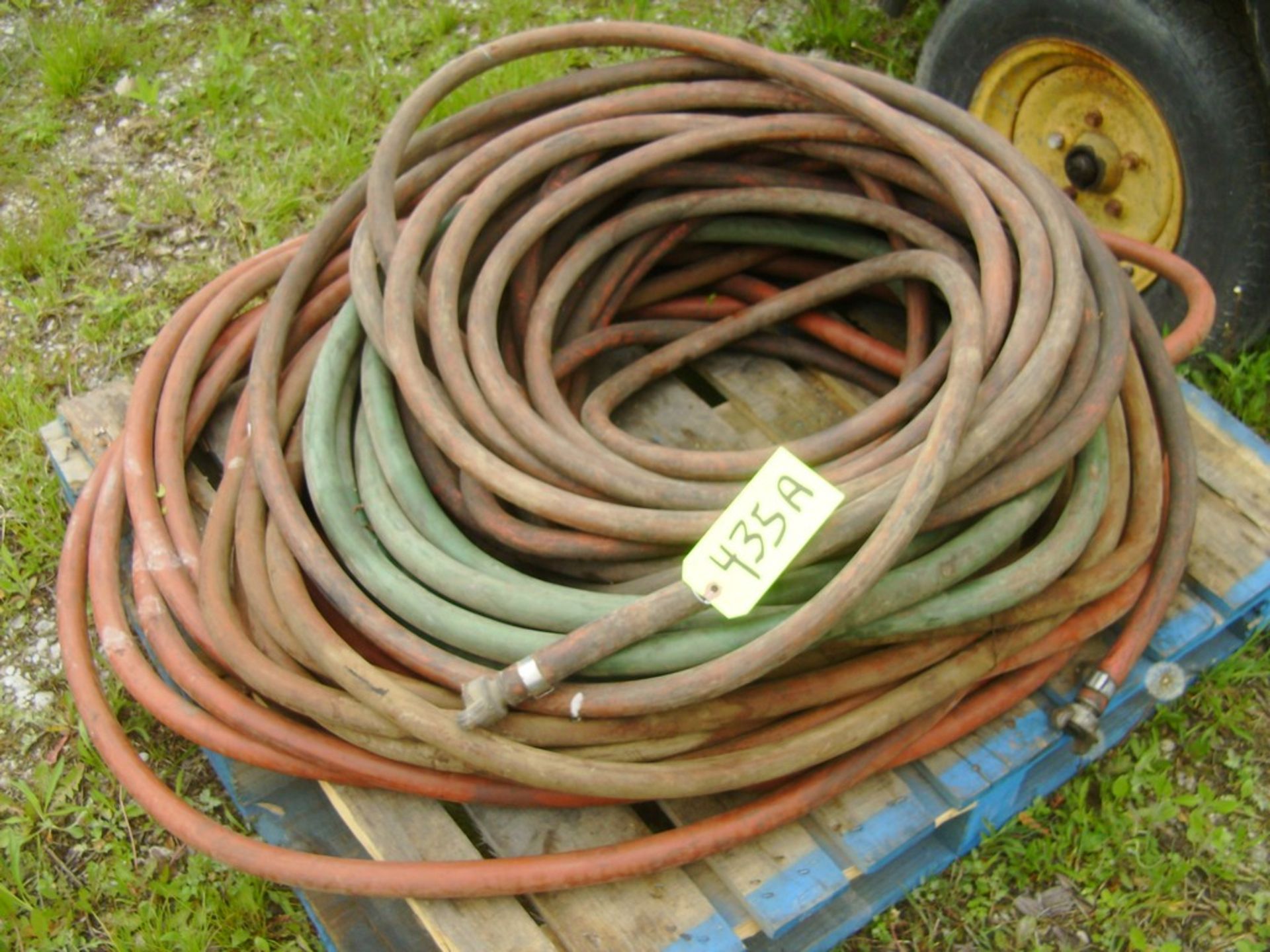 LOT: ASSORTED PNEUMATIC AIR HOSE ON SKID