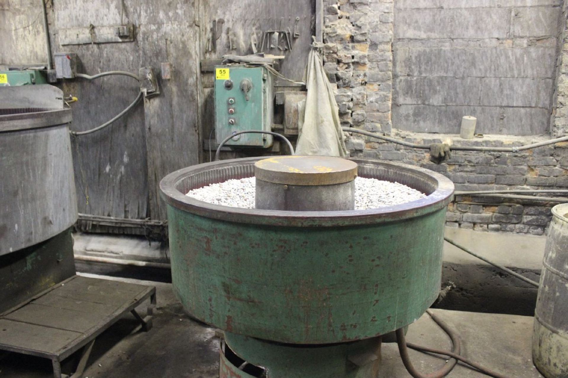 VIBRATORY FINISHING MILL 45" Bowl