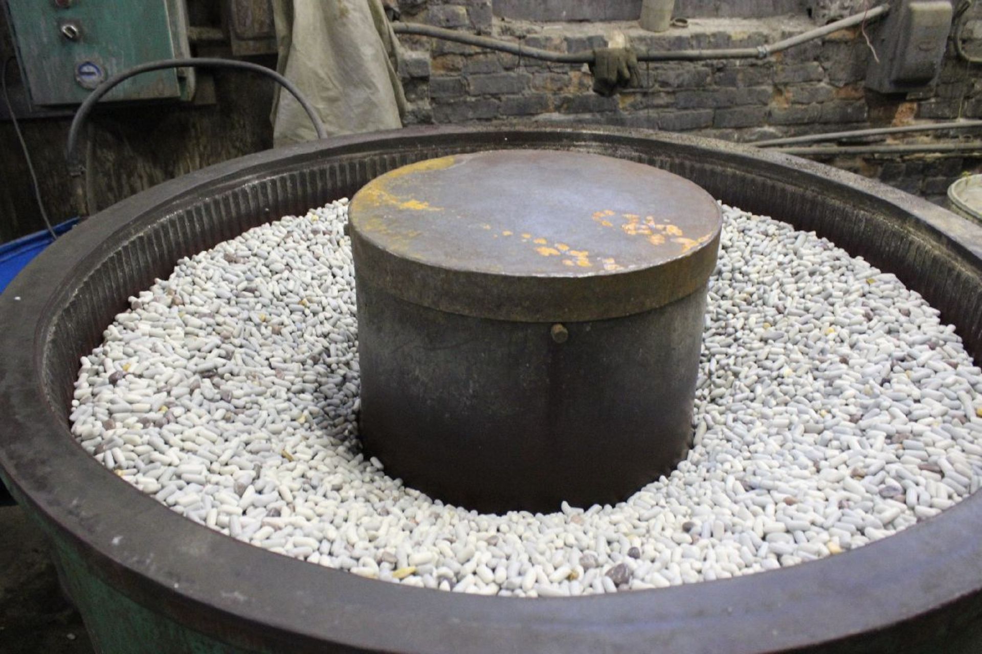 VIBRATORY FINISHING MILL 45" Bowl - Image 3 of 5