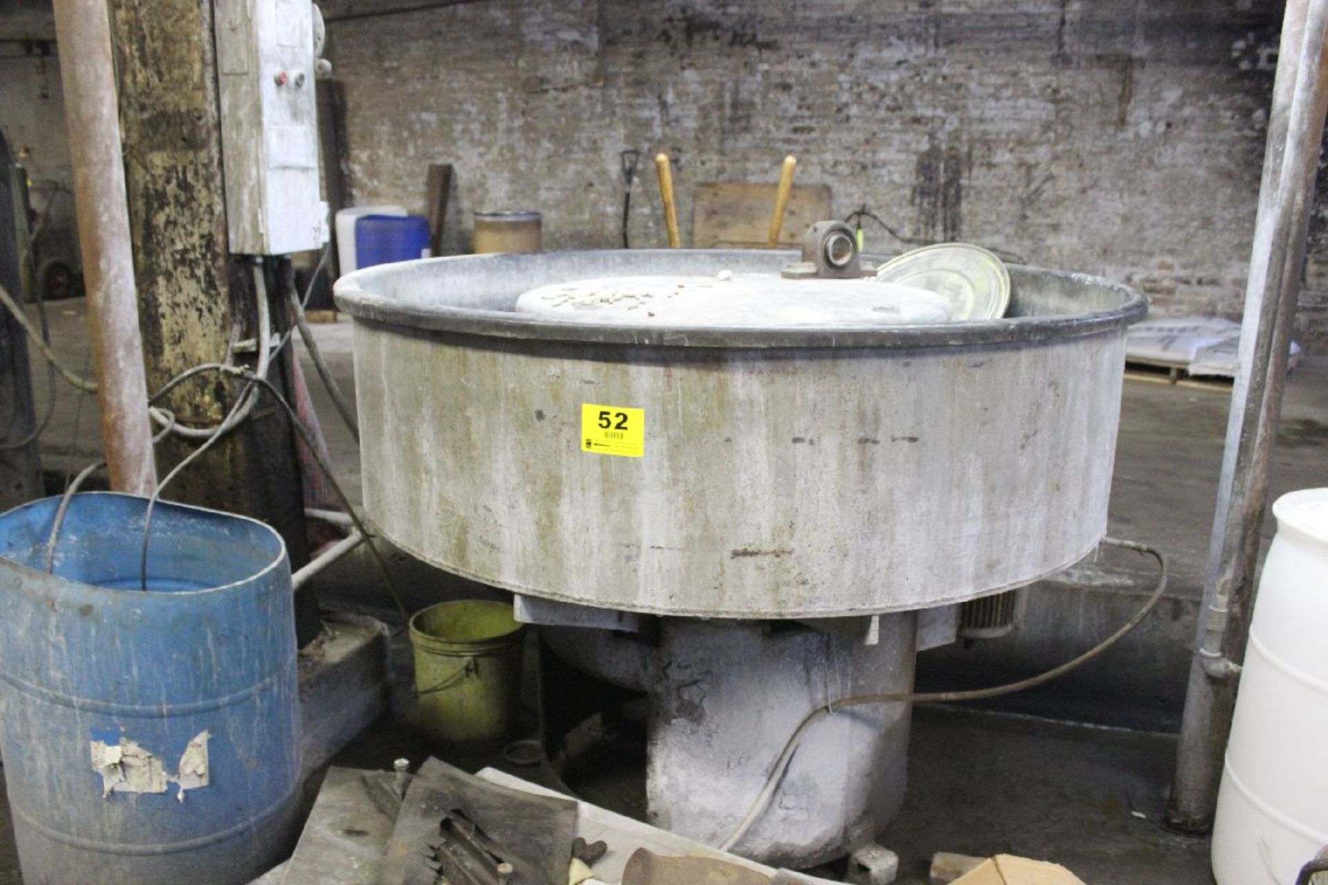 VIBRATORY FINISHING MILL 60" Bowl