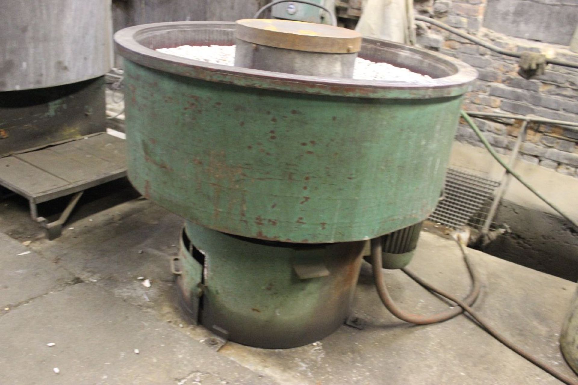 VIBRATORY FINISHING MILL 45" Bowl - Image 4 of 5