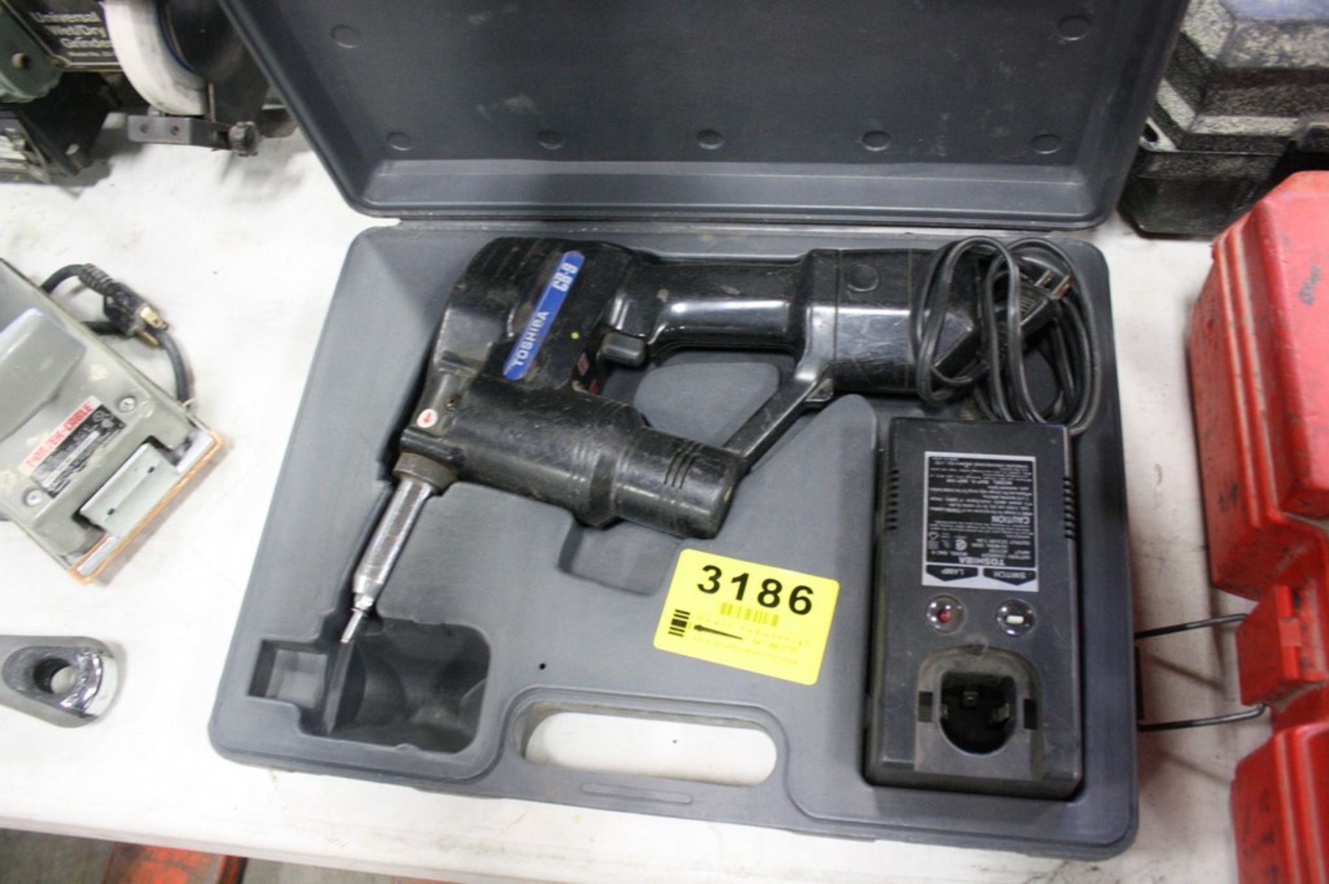 TOSHIBA MODEL CB-9 CORDLESS RIVETER W/BATTERY AND CHARGER
