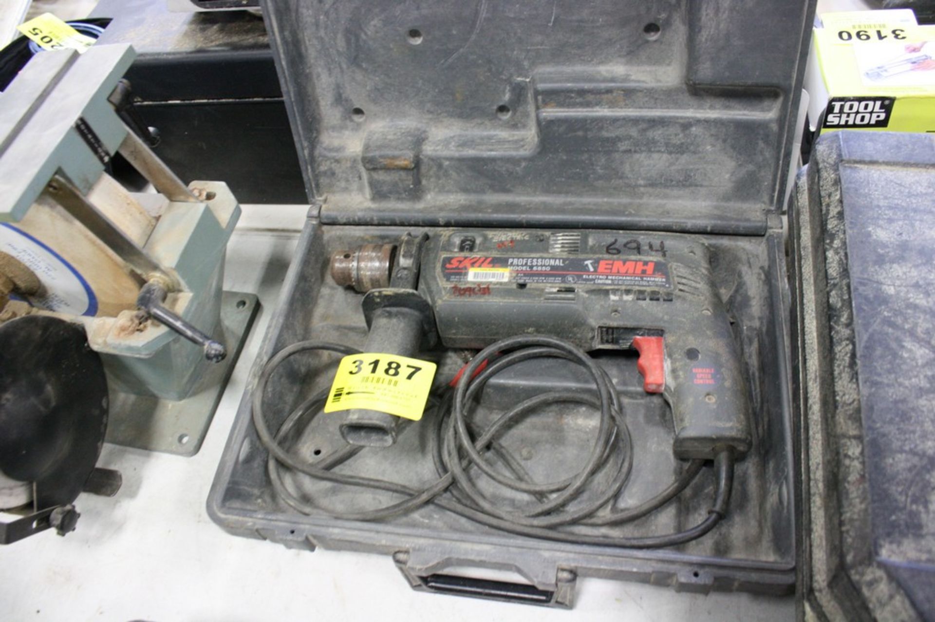 SKIL PROFESSIONAL MODEL 6850 ELECTRO MECHANICAL HAMMER DRILL
