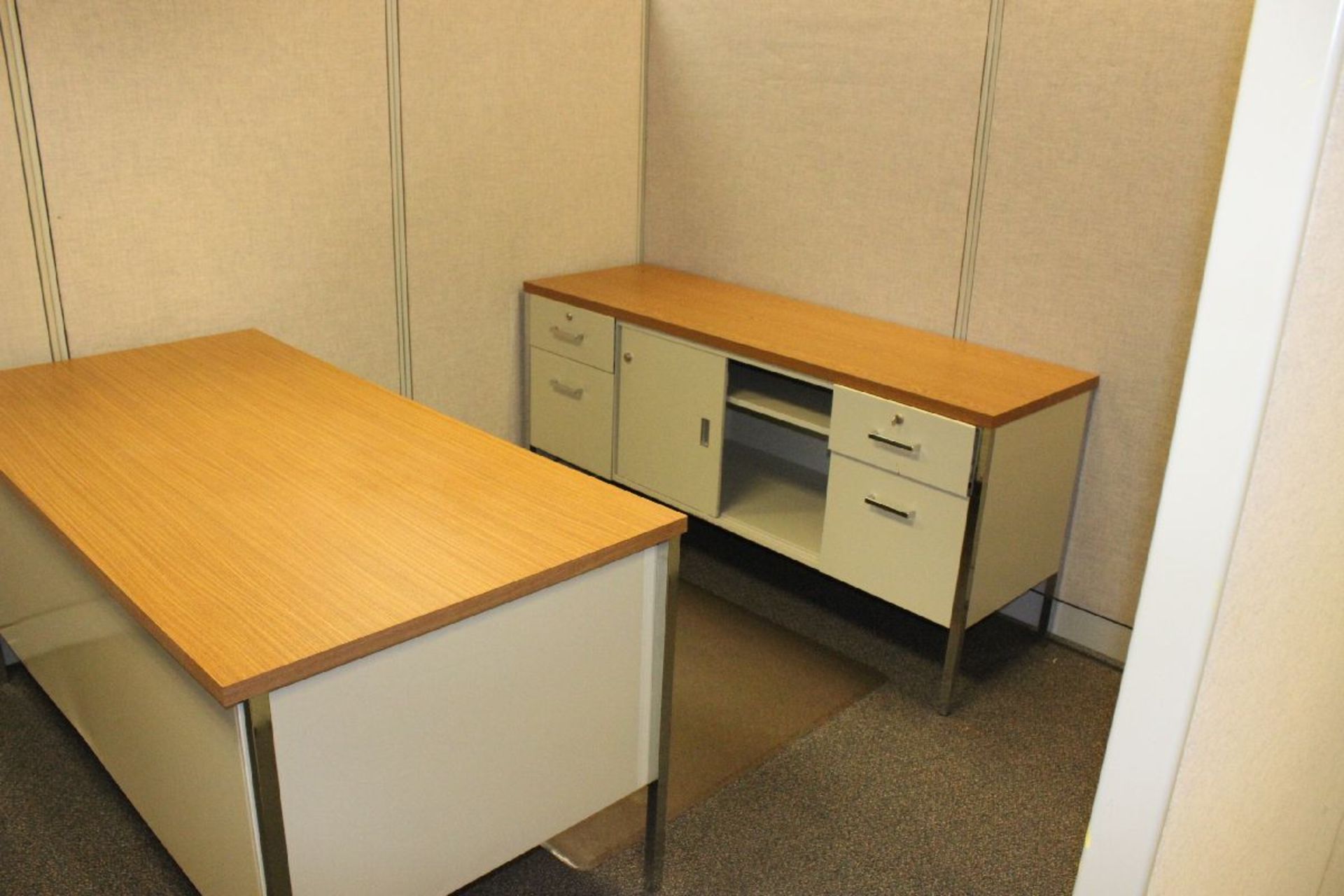 CUBICLE SECTION WITH STEEL FURNITURE-APPROX. AREA - 18' X 18' - Image 3 of 4