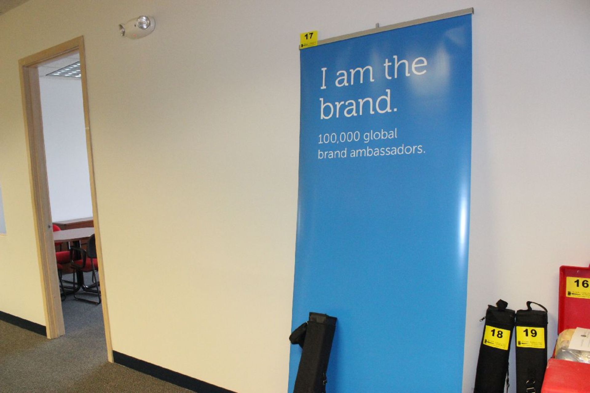 ION EXHIBITS PORTABLE BANNER DISPLAY WITH CARRYING BAG