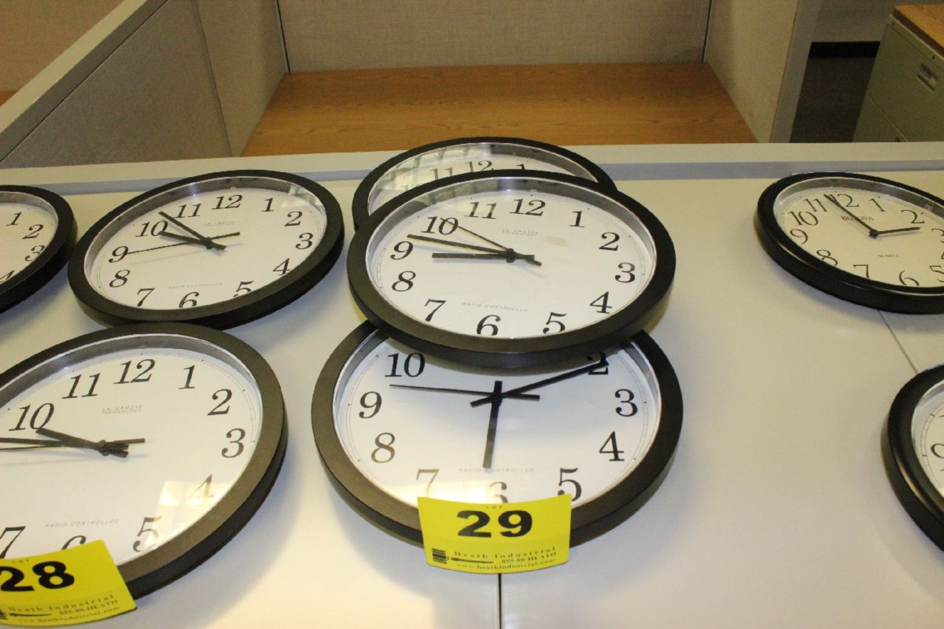 LACROSSE TECHNOLOGY RADIO CONTROLLED WALL CLOCKS-BATTERY POWERED