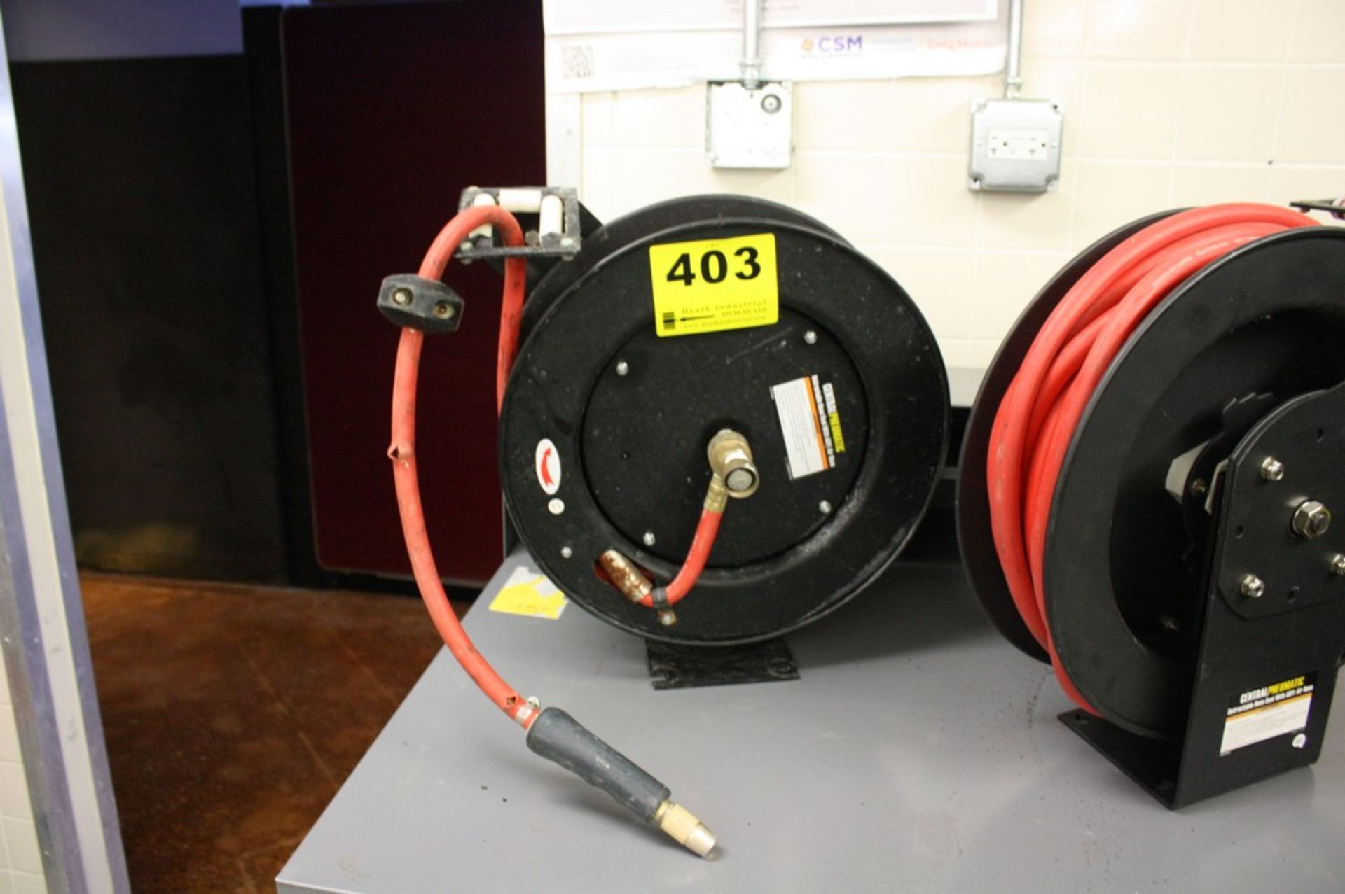 CENTRAL PNEUMATIC RETRACTABLE HOSE REEL WITH 50' AIR HOSE