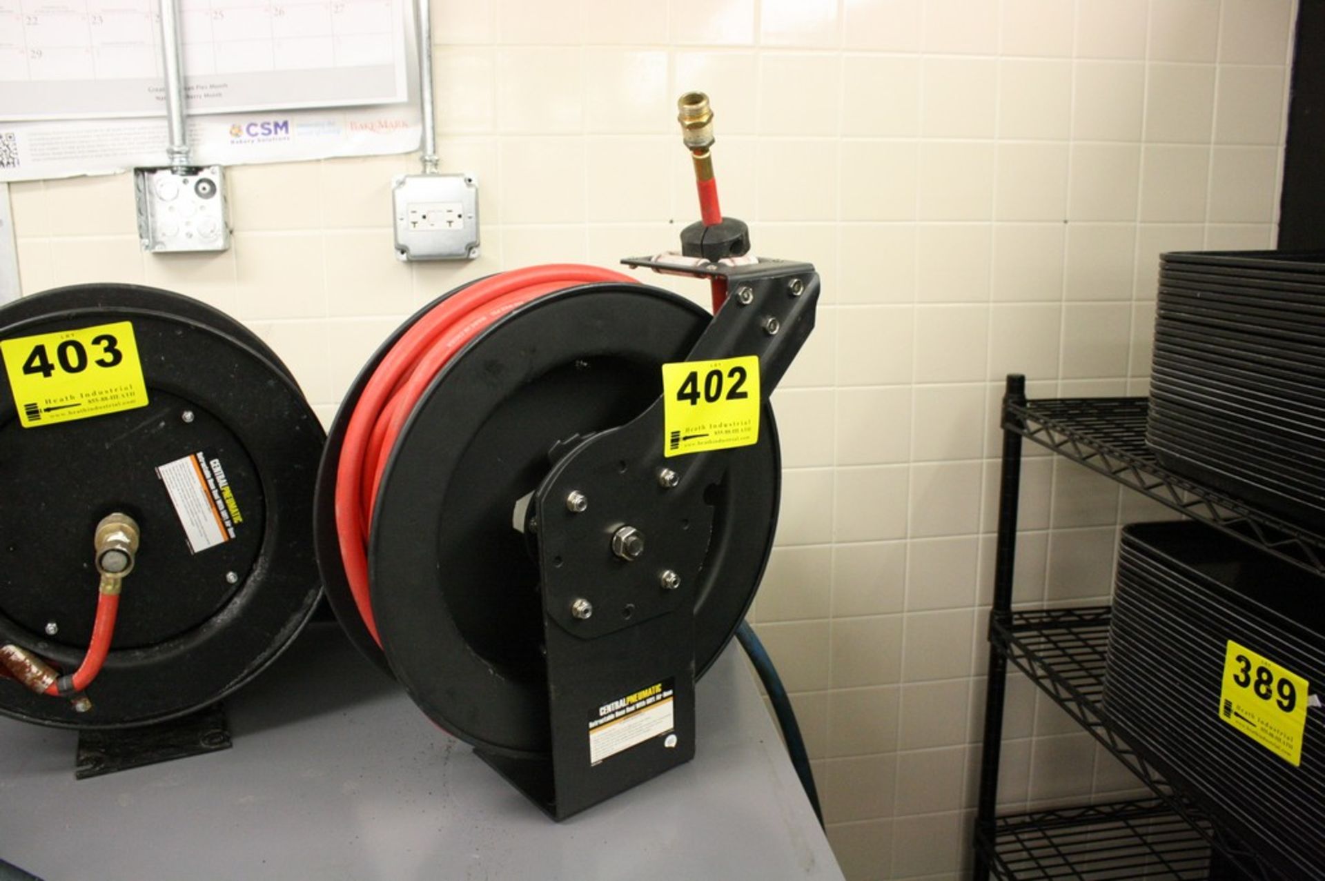 CENTRAL PNEUMATIC RETRACTABLE HOSE REEL WITH 50' AIR HOSE