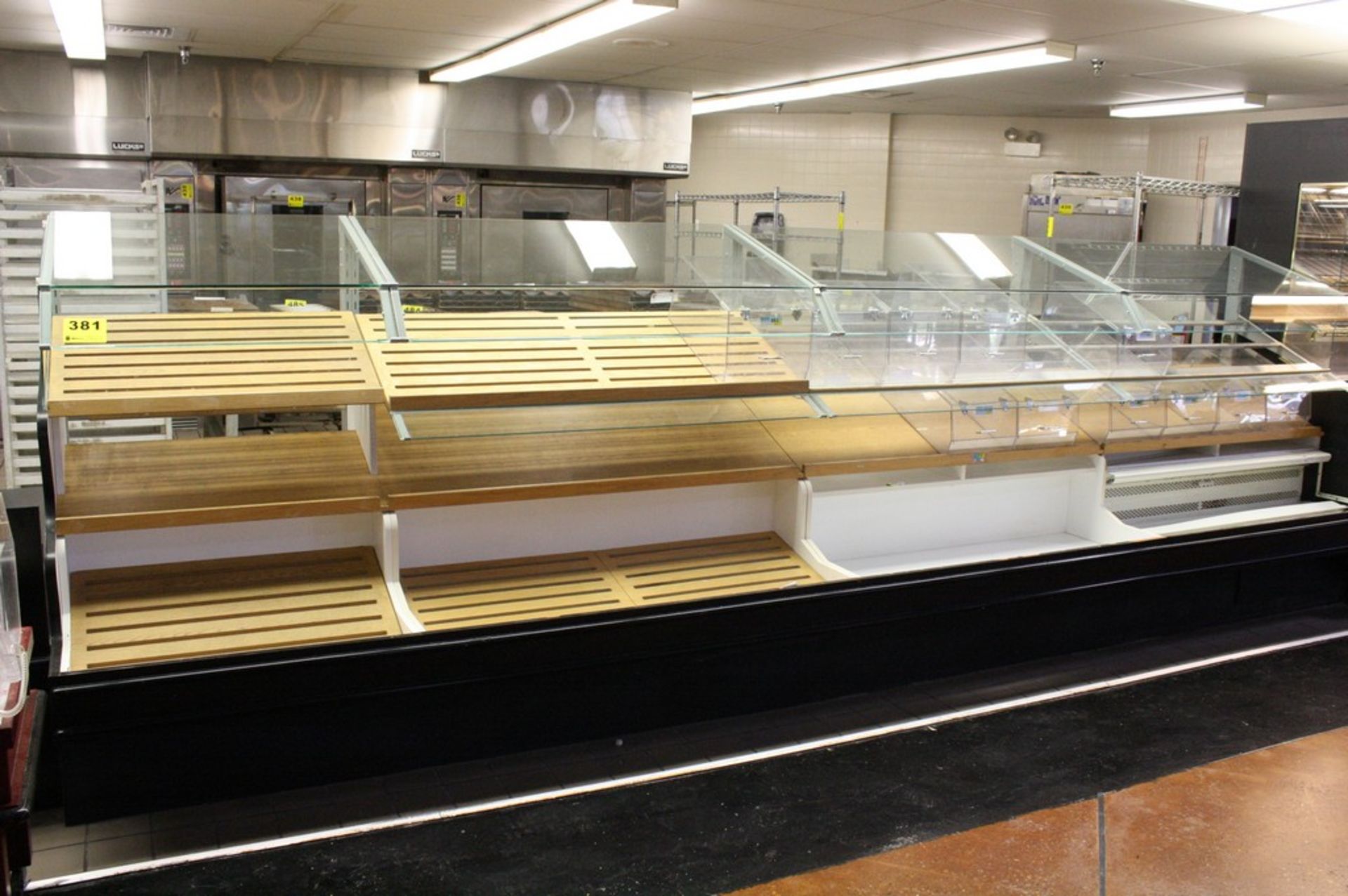 COLUMBUS SHOWCASE CO 17' BAKERY DISPLAY CASE W/MODEL 57297S2, 4' REFRIGERATED CASE