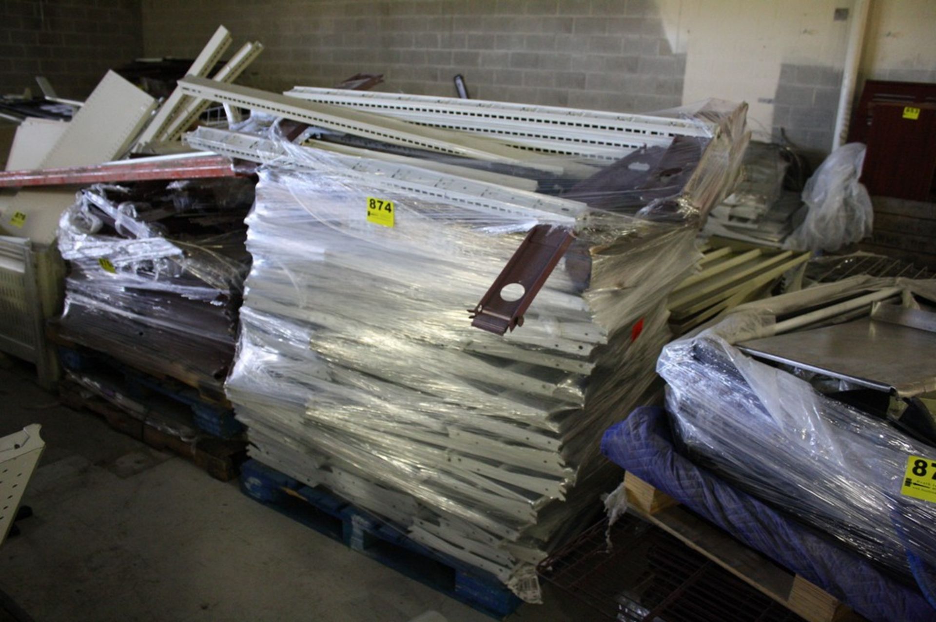 LOT-ASSORTED GONDOLA SHELVING COMPONENTS ON SKID