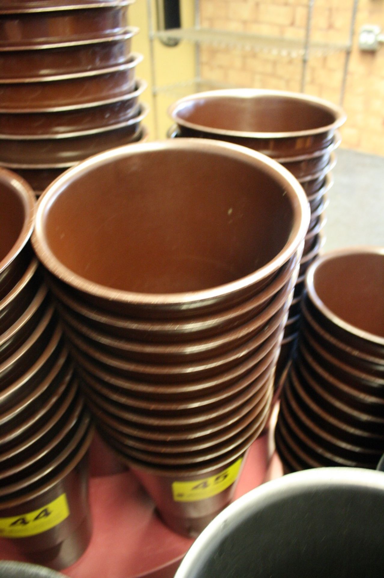 (11) PLASTIC FLOWER POTS