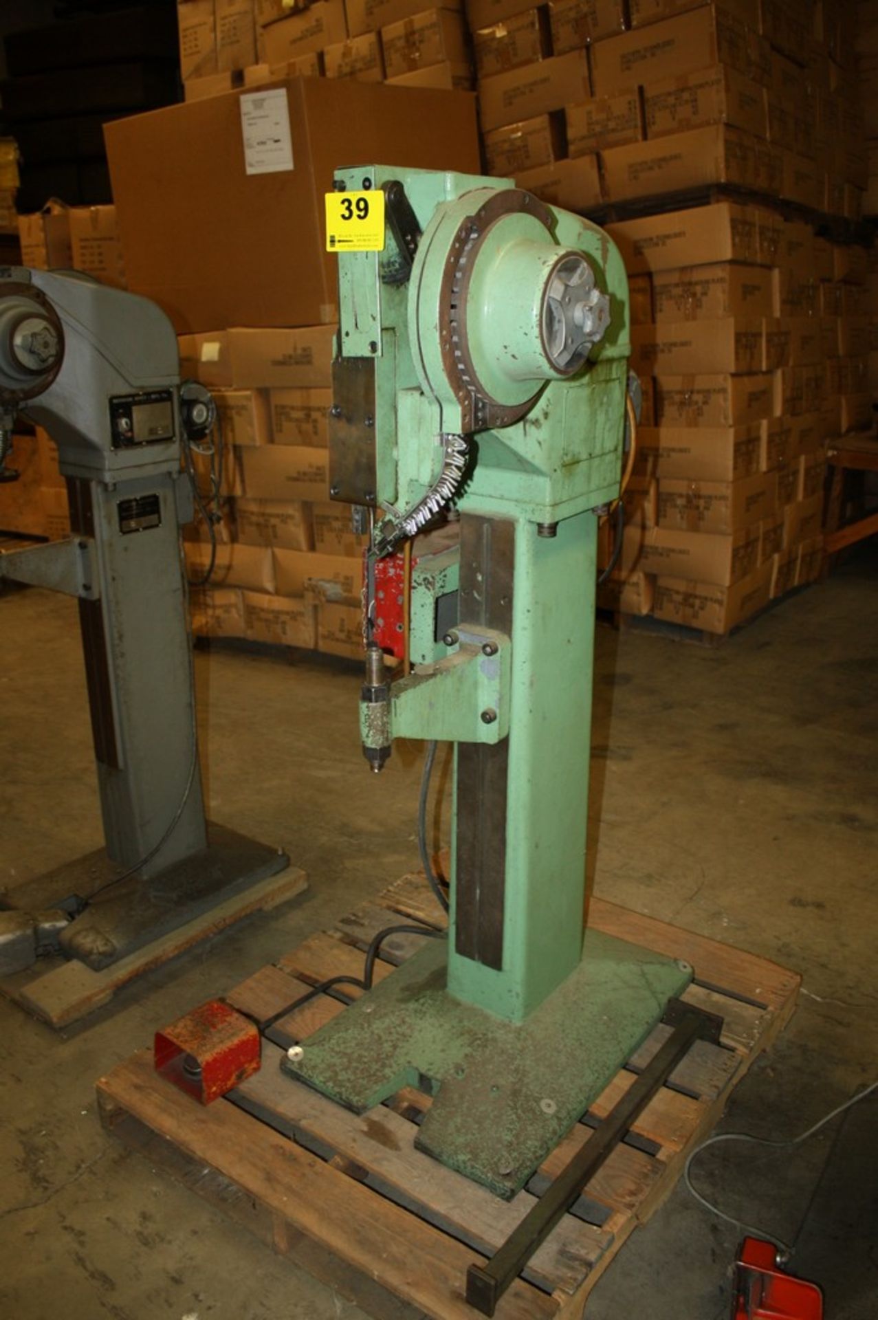 NATIONAL RIVET MODEL 600 RIVETER S/N N/A