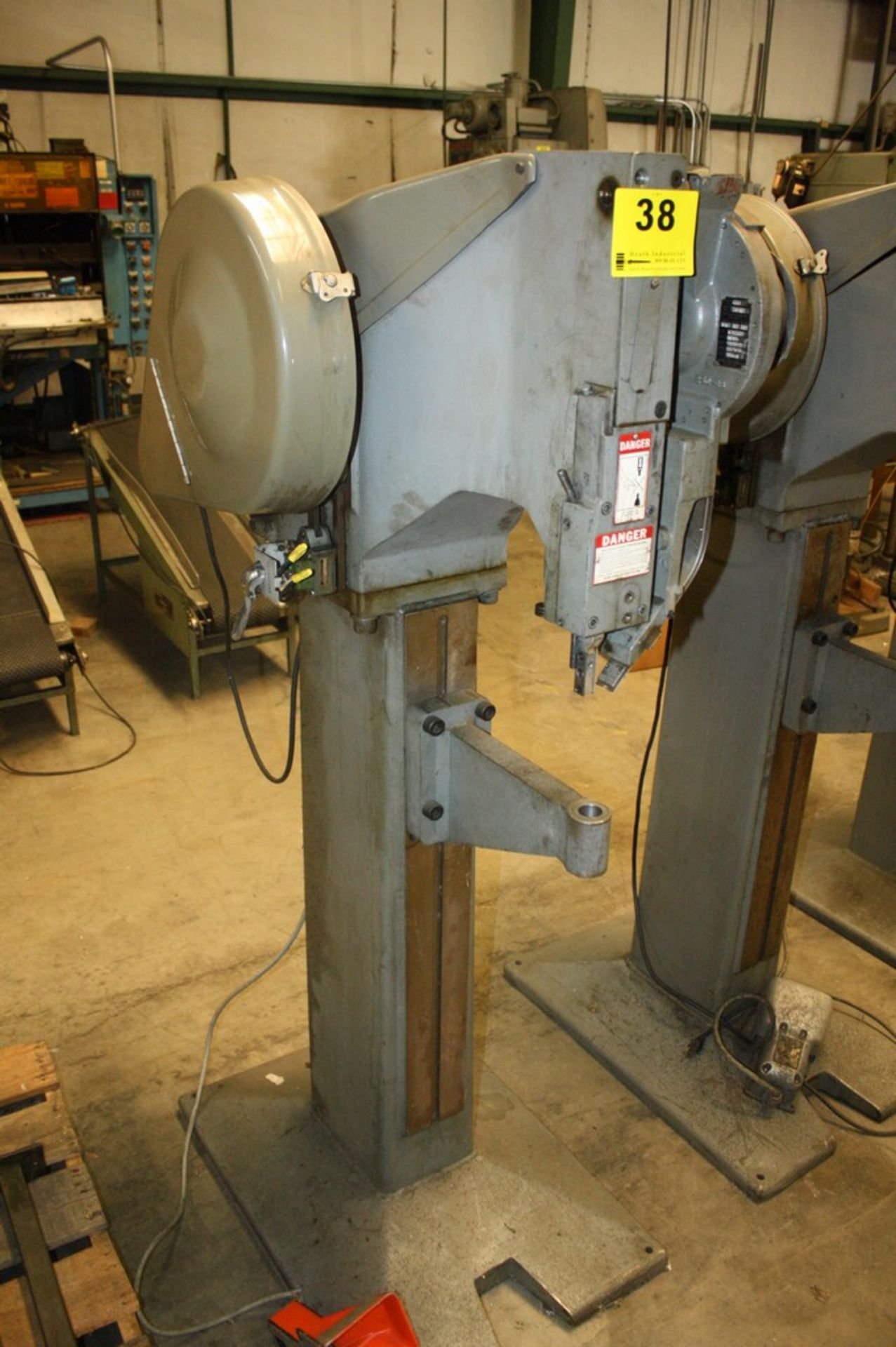 NATIONAL RIVET MODEL 600 ELECTRO MECHANICAL RIVETER S/N 742 - Image 2 of 3