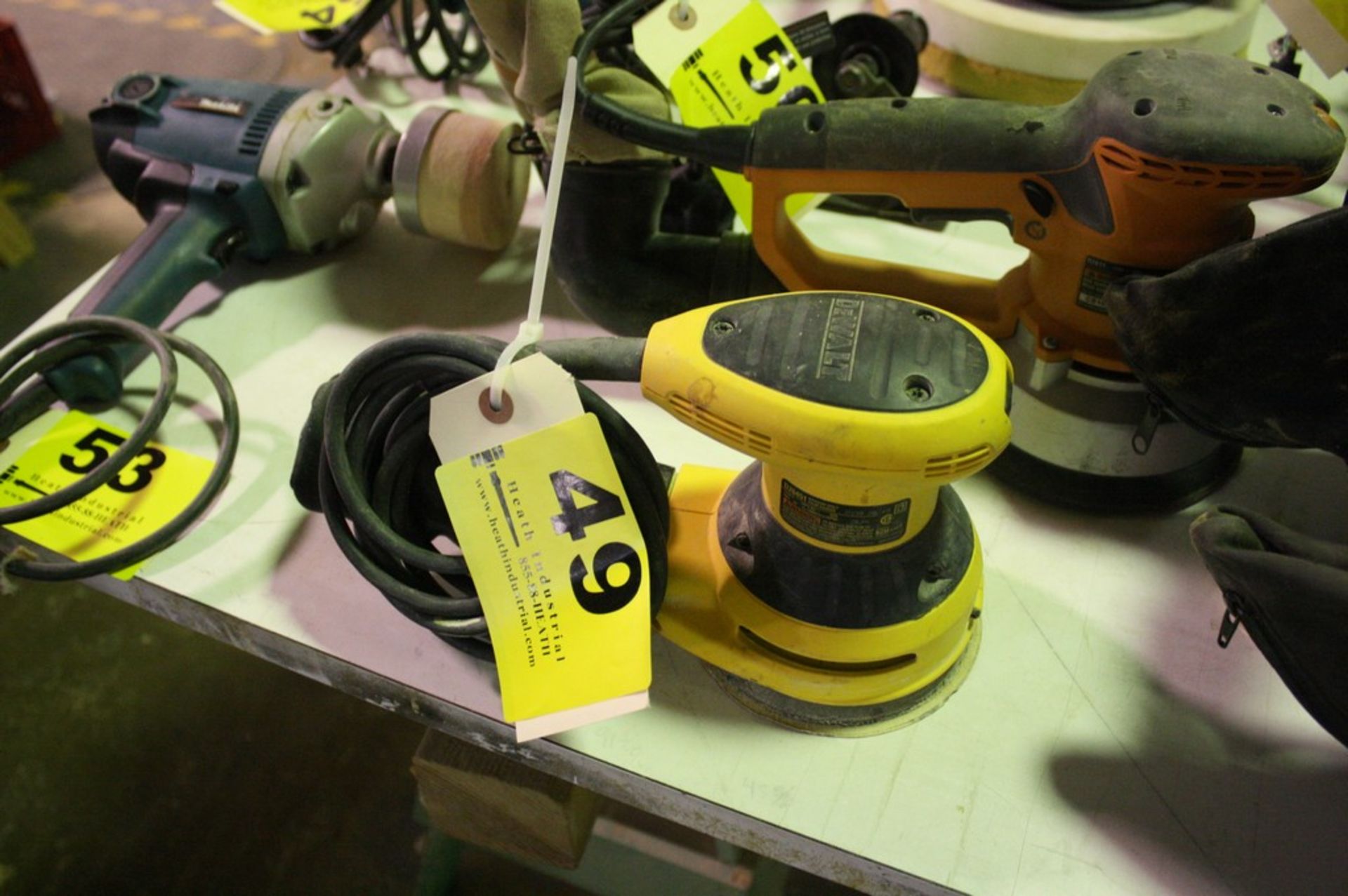 DEWALT MODEL D26451 RANDOM ORBITAL PALM SANDER