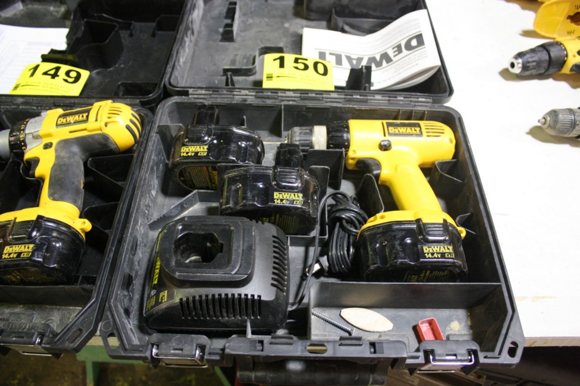 DEWALT MODEL DW928 VSR 3/8'' CORDLESS DRILL W/(3) 14.4 V BATTERIES AND CHARGER