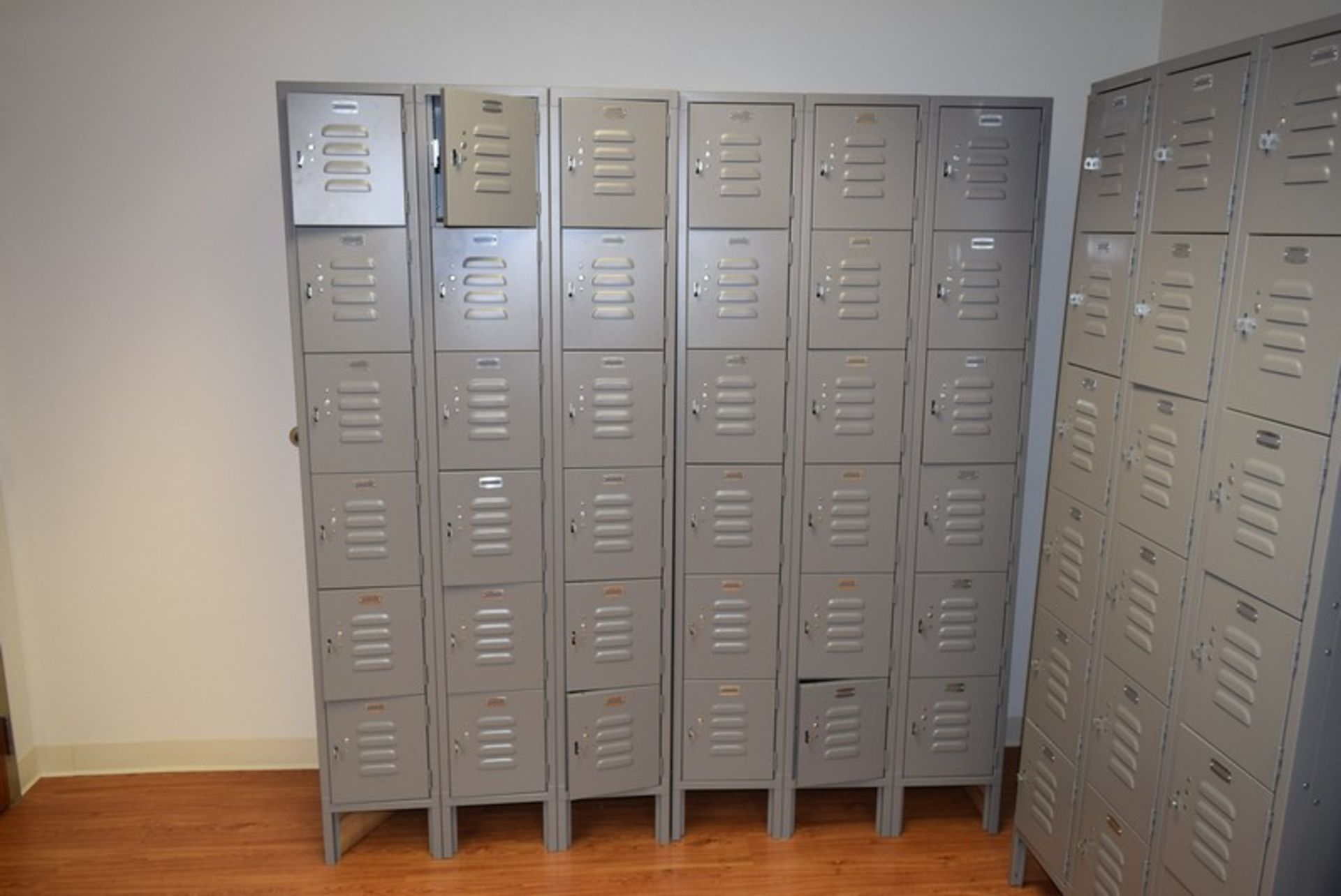 LOT: (4) SECTIONS SALSBURY 18 SECTION METAL MINI LOCKERS
