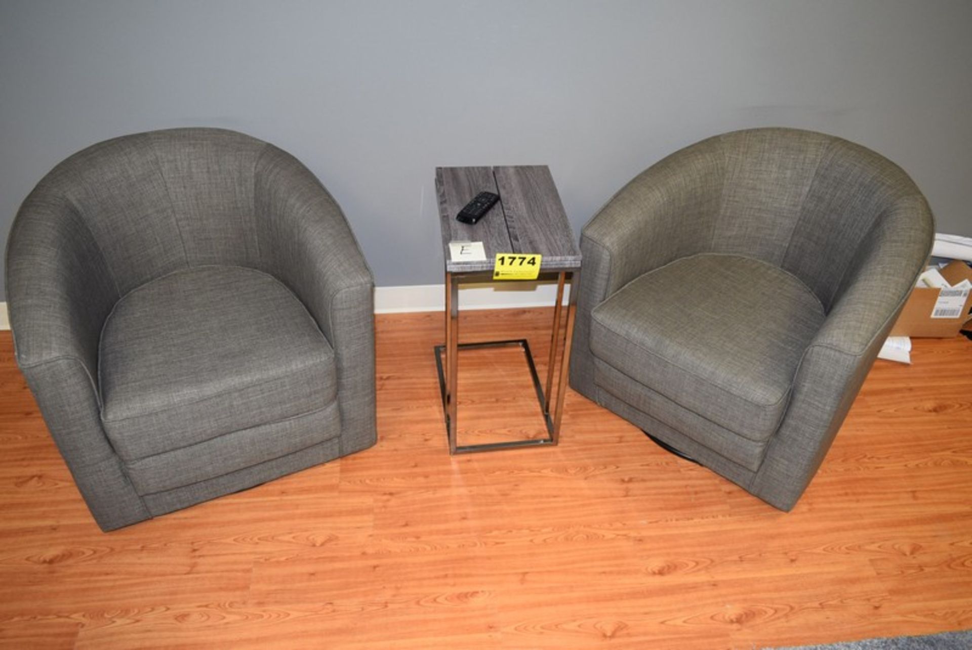 LOT: (2) WOOD FRAME CLOTH UPHOLSTERED SWIVEL SIDE CHAIRS, (1) METAL FRAME WOOD TOP SIDE TABLE WITH