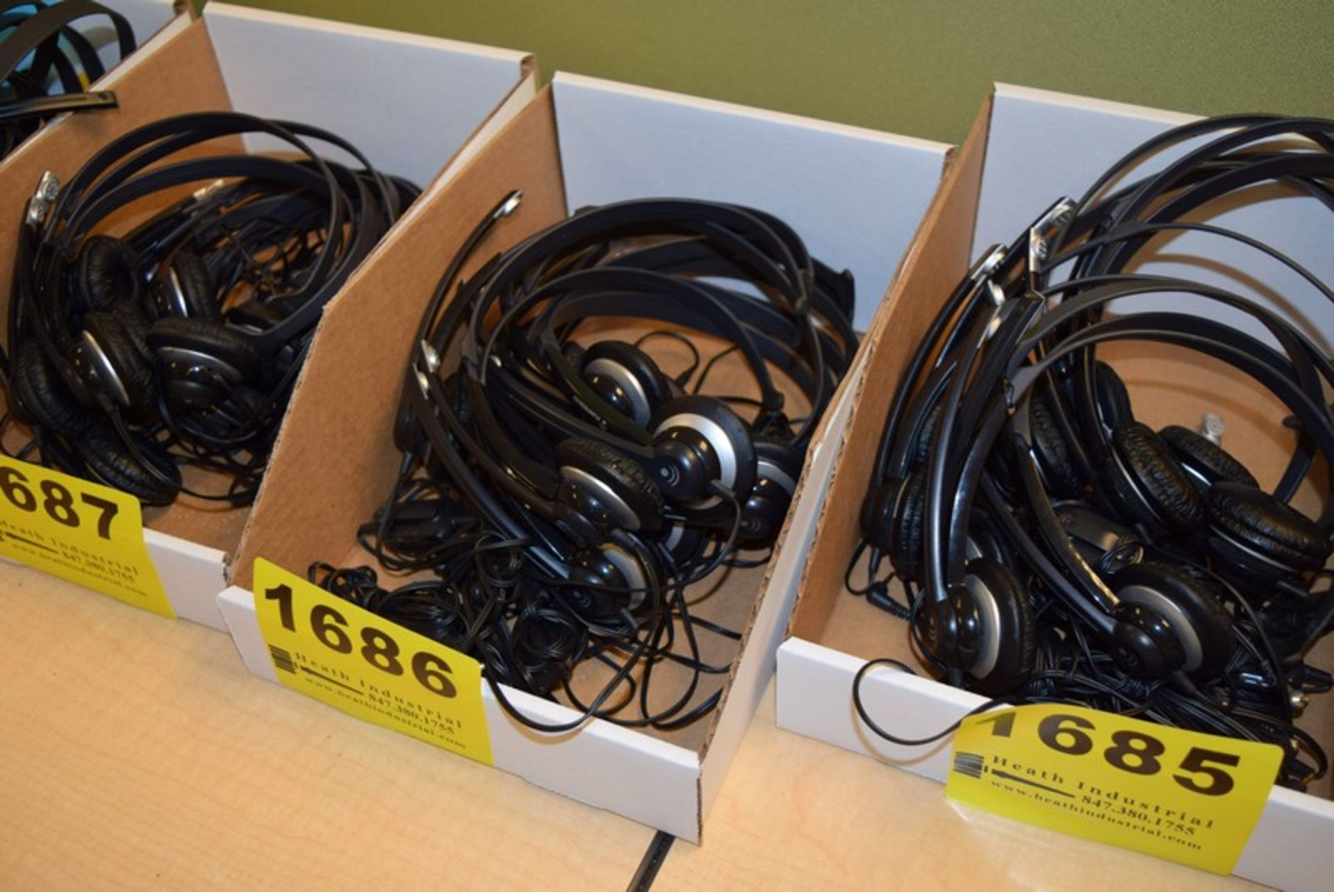 LOT: ASSORTED PLANTRONICS CORDLESS HEAD SETS IN BOX