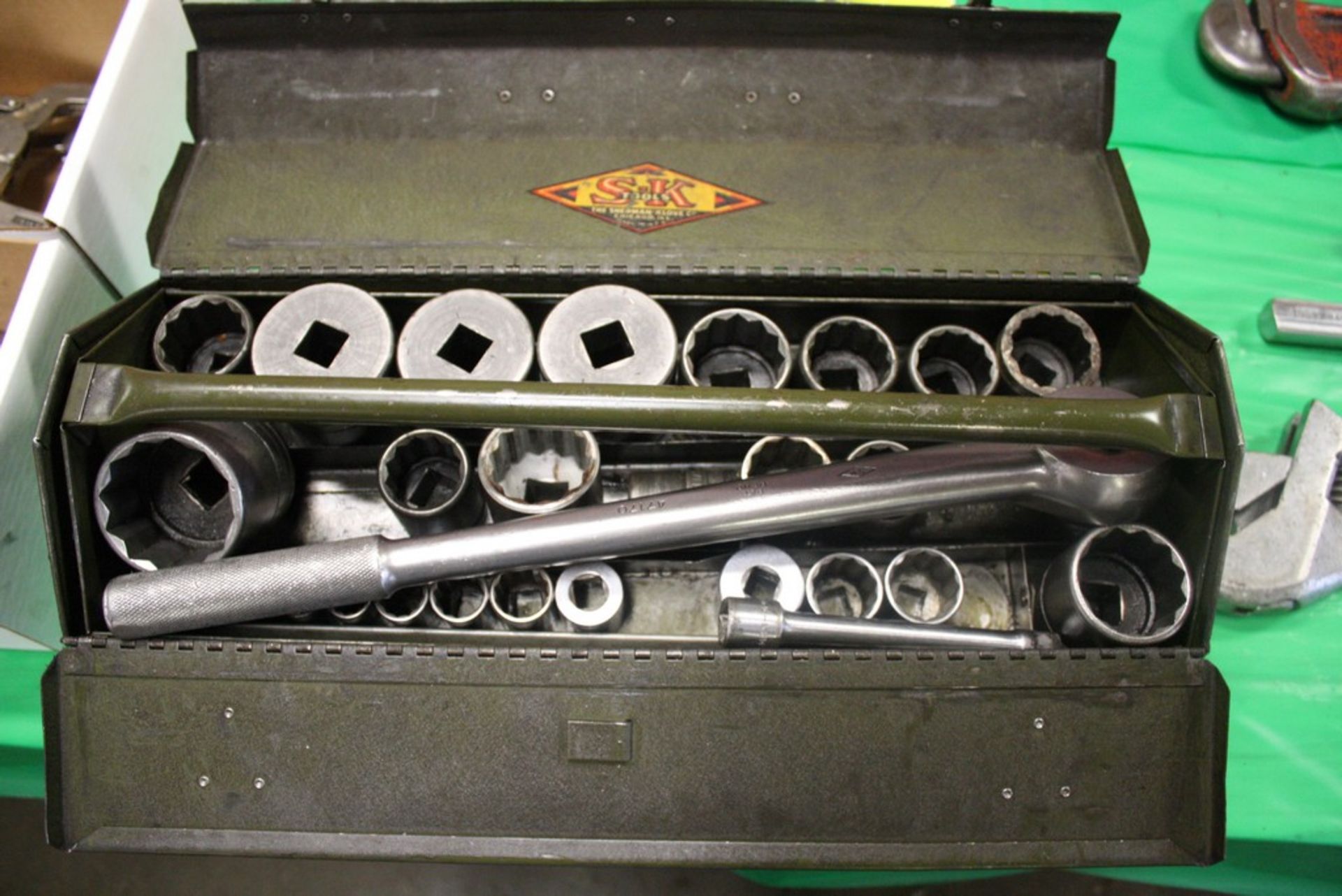 S & K 3/4” RATCHET SET IN CASE WITH 3/4” & 1/2” SOCKETS