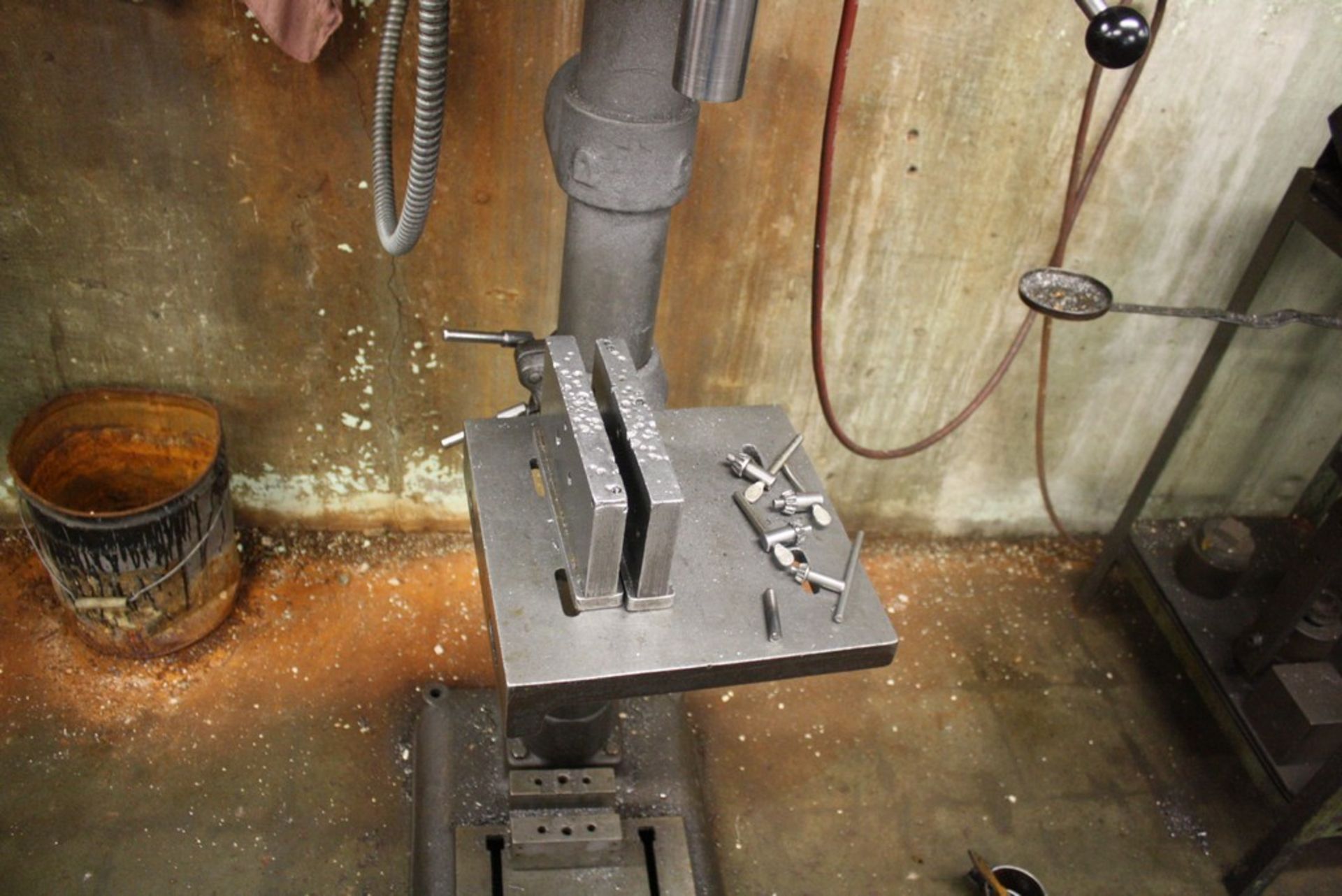 BUFFALO 18” STEP-PULLEY VARIABLE SPEED FLOOR STANDING DRILL PRESS - Image 3 of 3