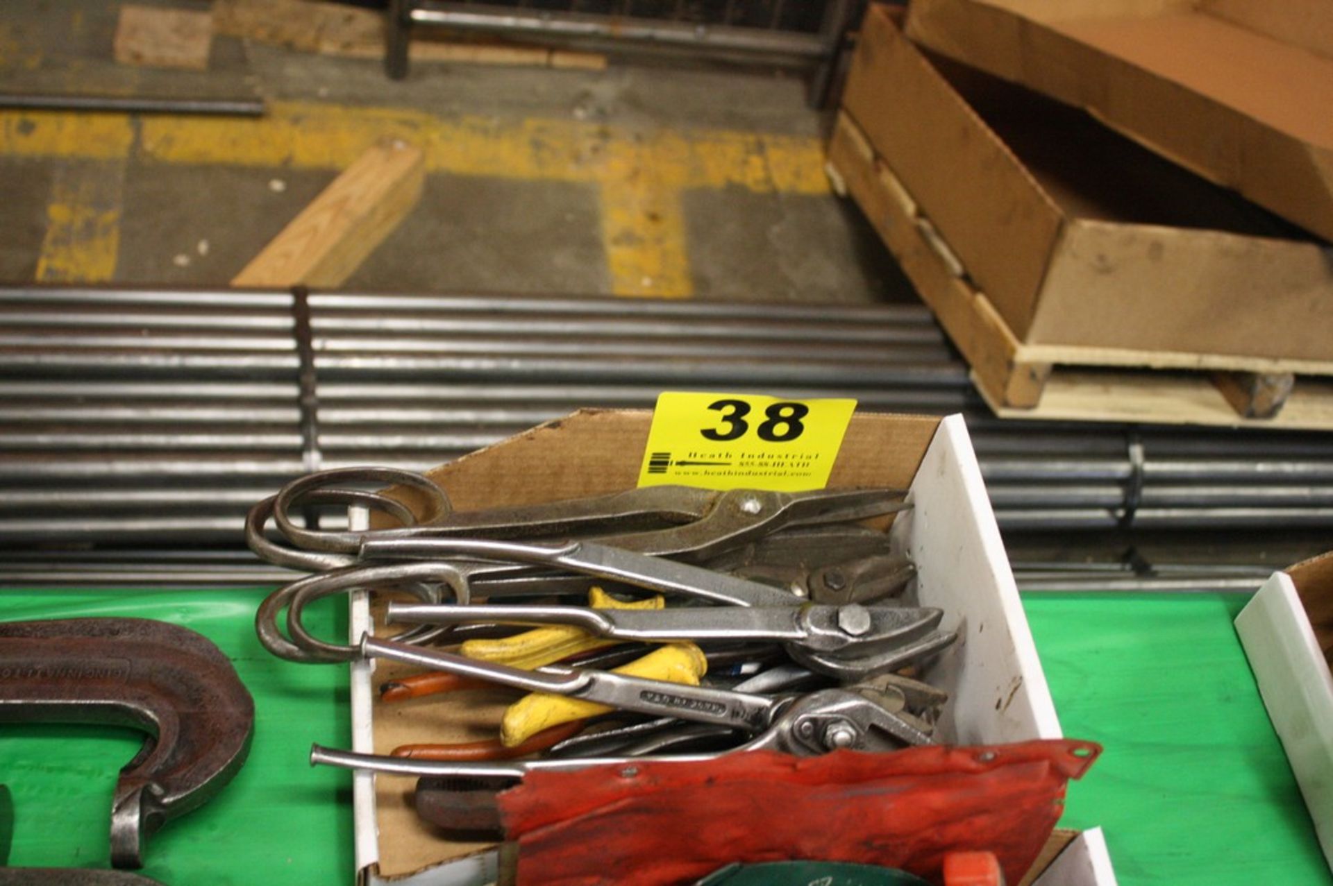 ASSORTED SHEARS IN BOX