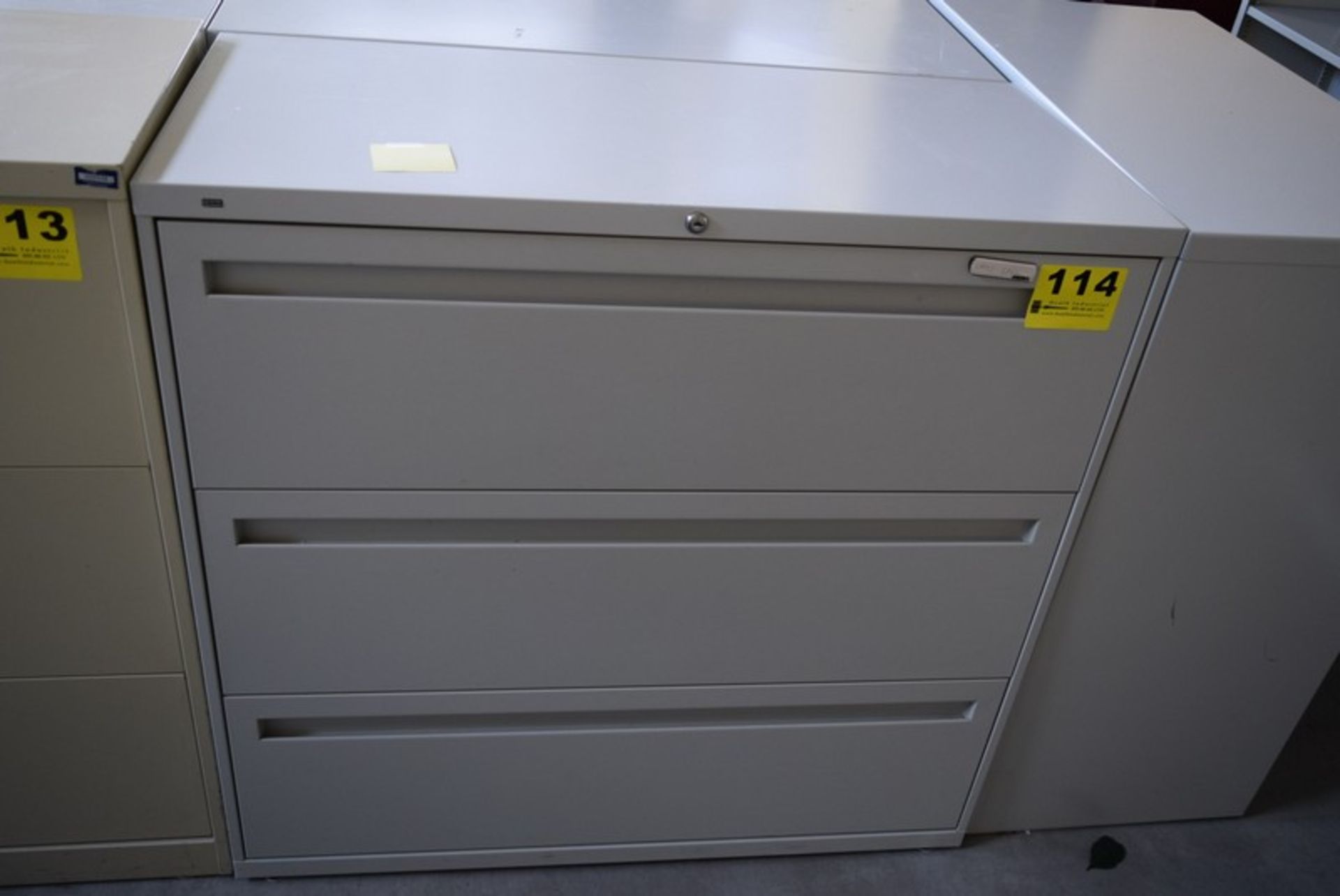 42" X 19" X 41" METAL 3 DRAWER LATERAL FILE CABINET