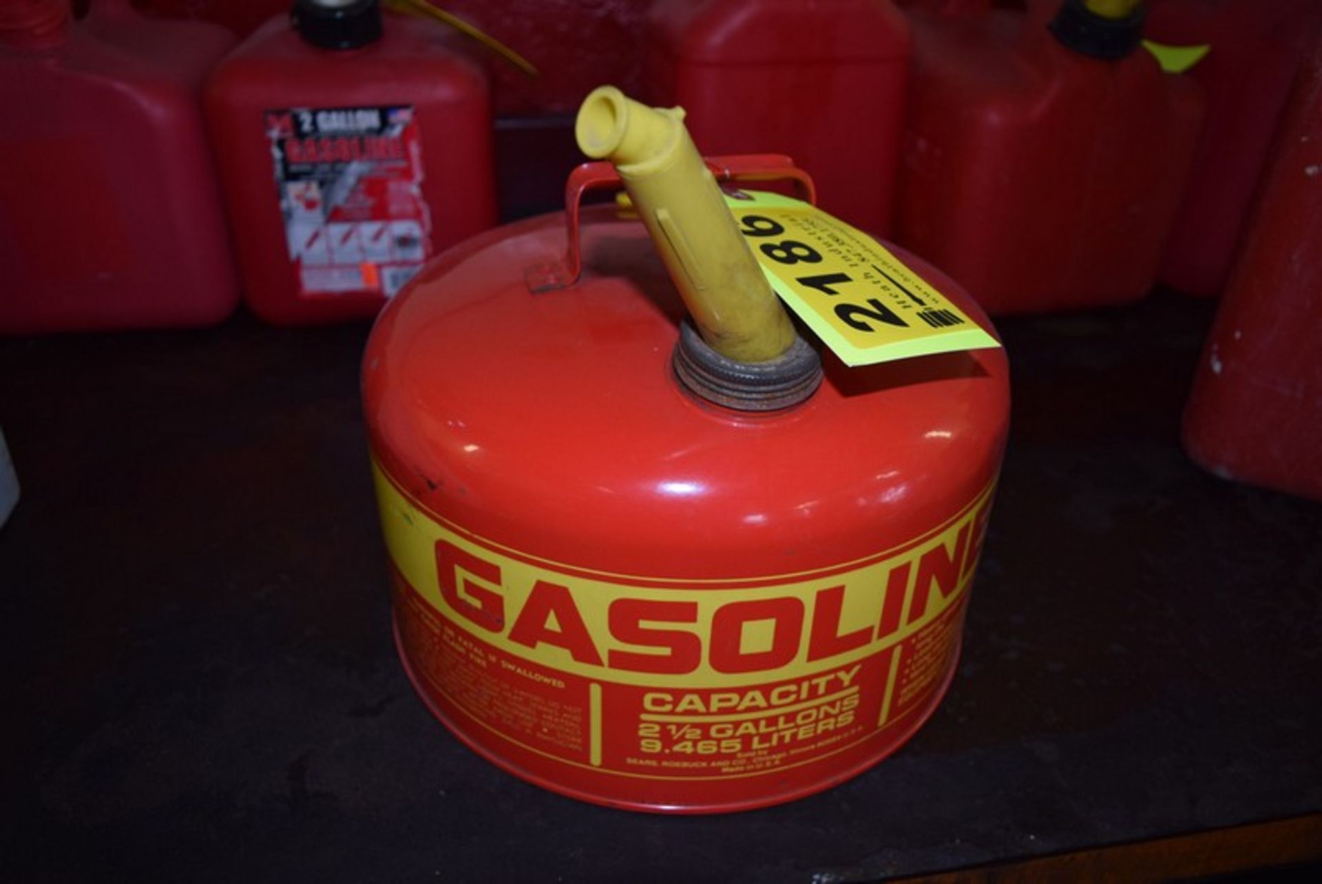 METAL 2.5 GALLON GAS CAN