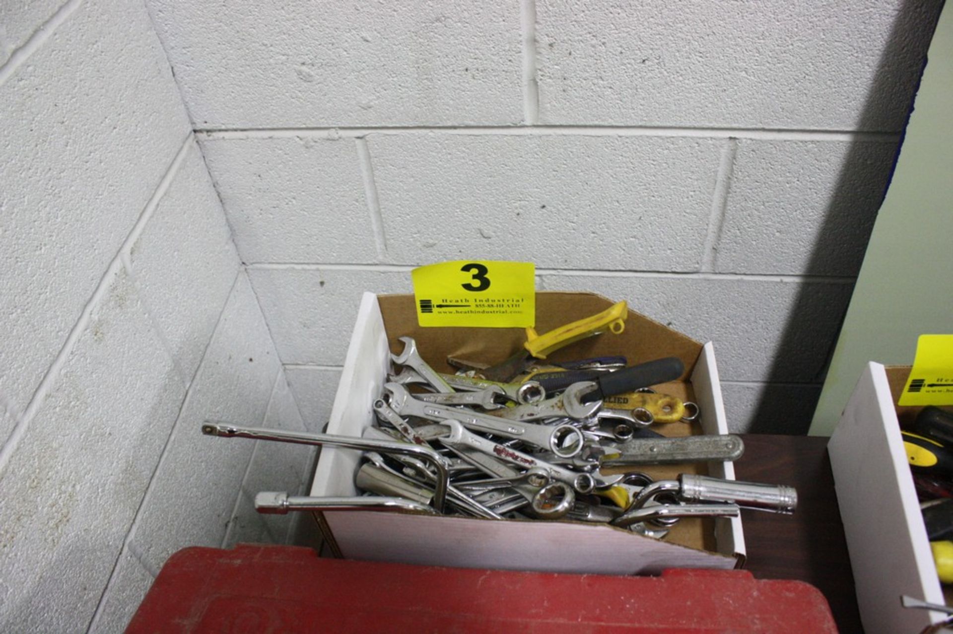 ASSORTED BOX AND OPEN WRENCHES
