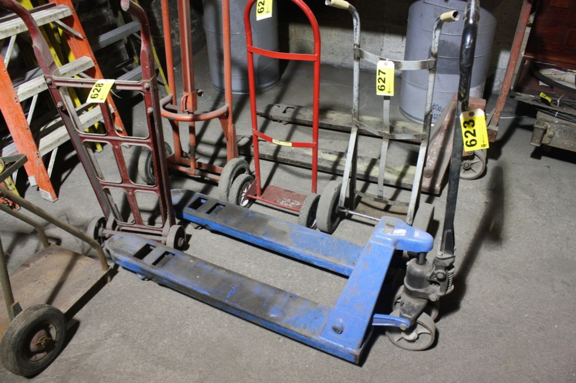 5,500 LB HYDRAULIC PALLET JACK