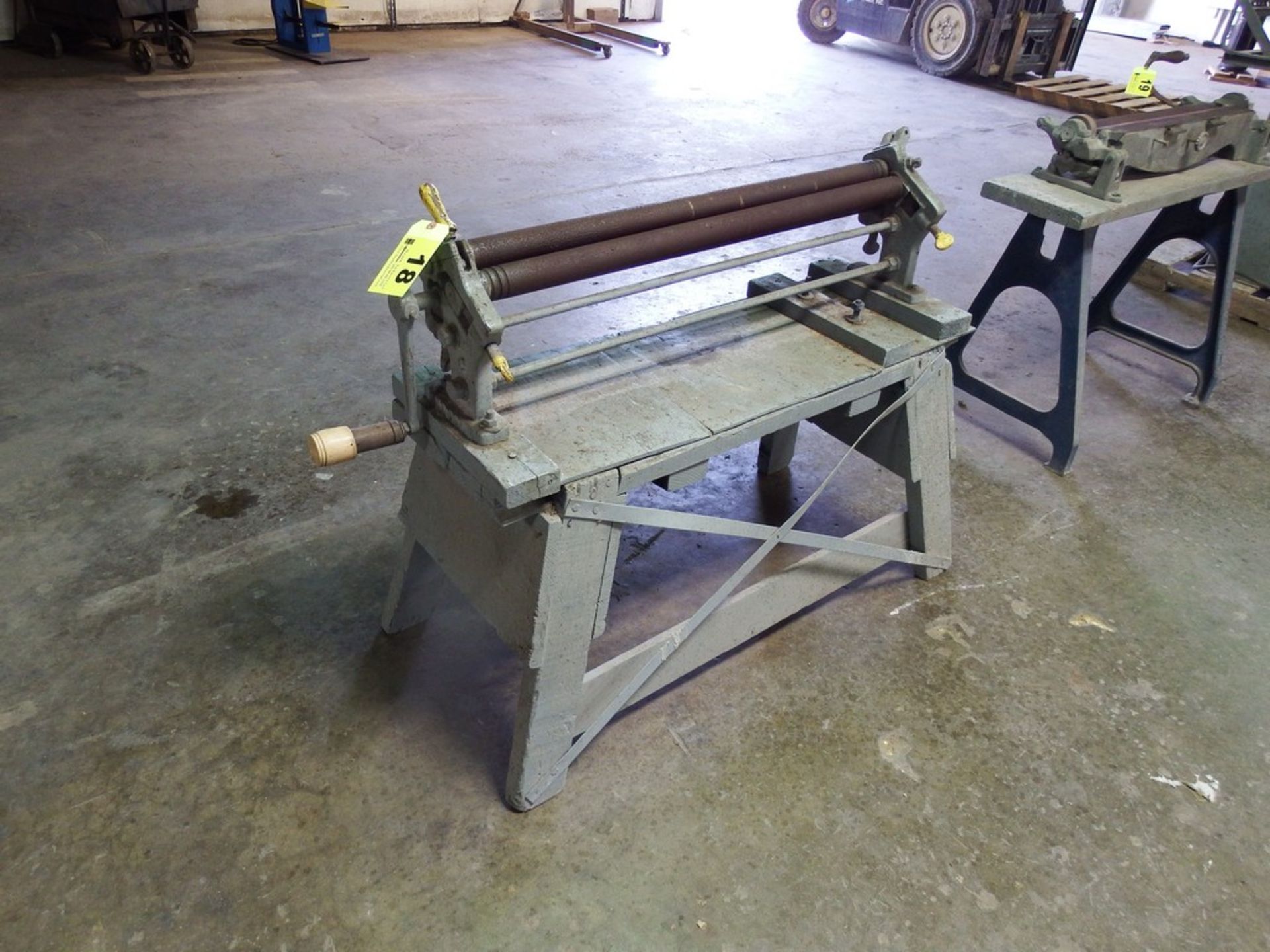 NIAGARA 38” MANUAL BENDING ROLL WITH WOOD STAND