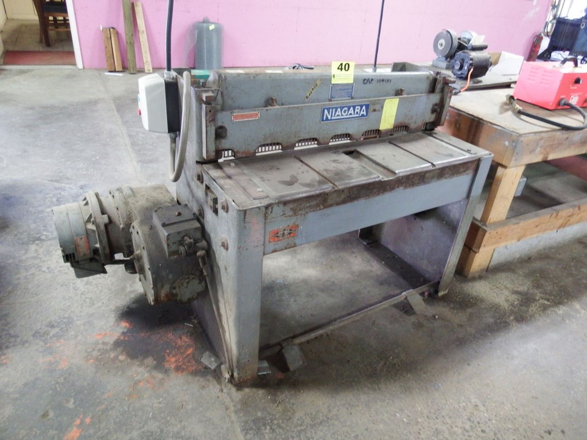 NIAGARA 14 GAUGE X 36” MODEL 13 ONE SERIES POWER SHEAR WITH REAR OPERATED BACK GAUGE, SPARE SHEAR - Image 3 of 7