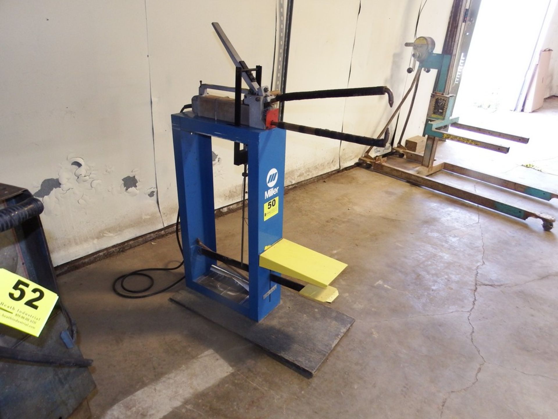 MILLER 2.5 KVA MODEL LMSW-52 PORTABLE SPOT WELDER, S/N KF814483