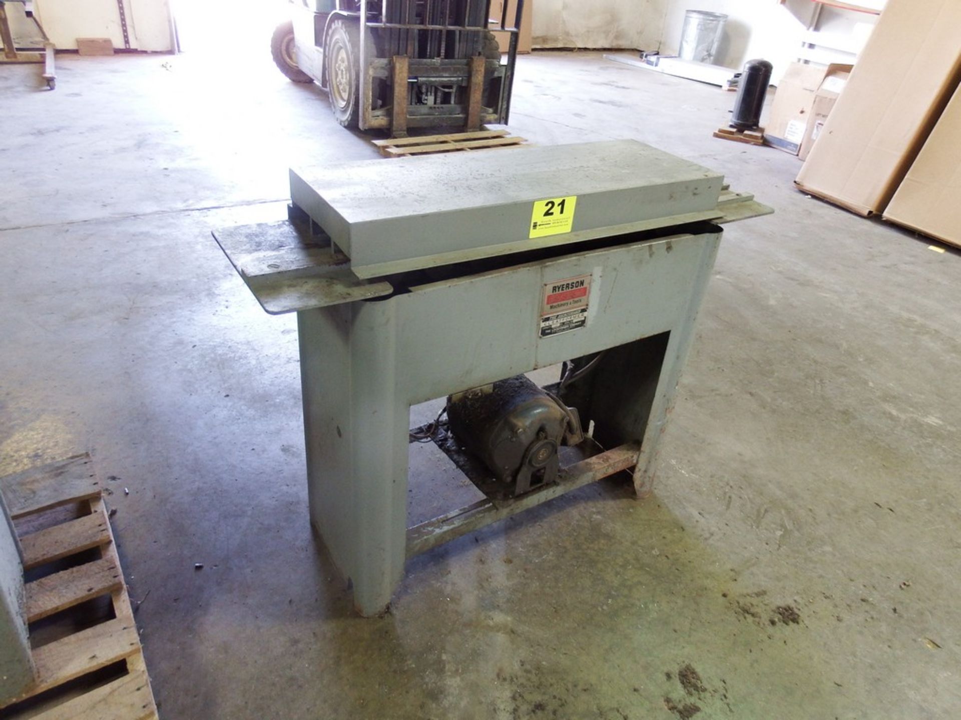 LOCKFORMER MODEL 8000 SLIP AND DRIVE CLEAT MACHINE S/N 3440