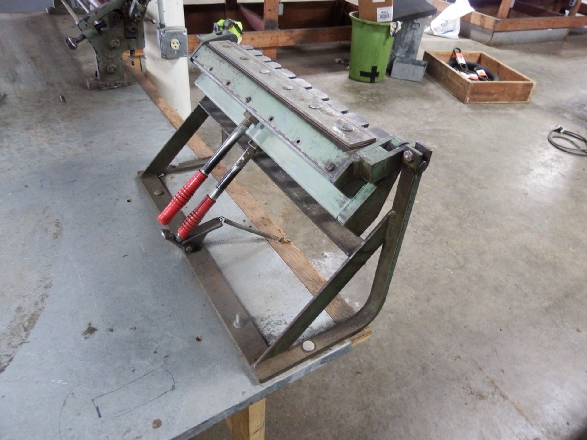 18” BENCH MOUNTED CLEATFORMER - Image 2 of 2