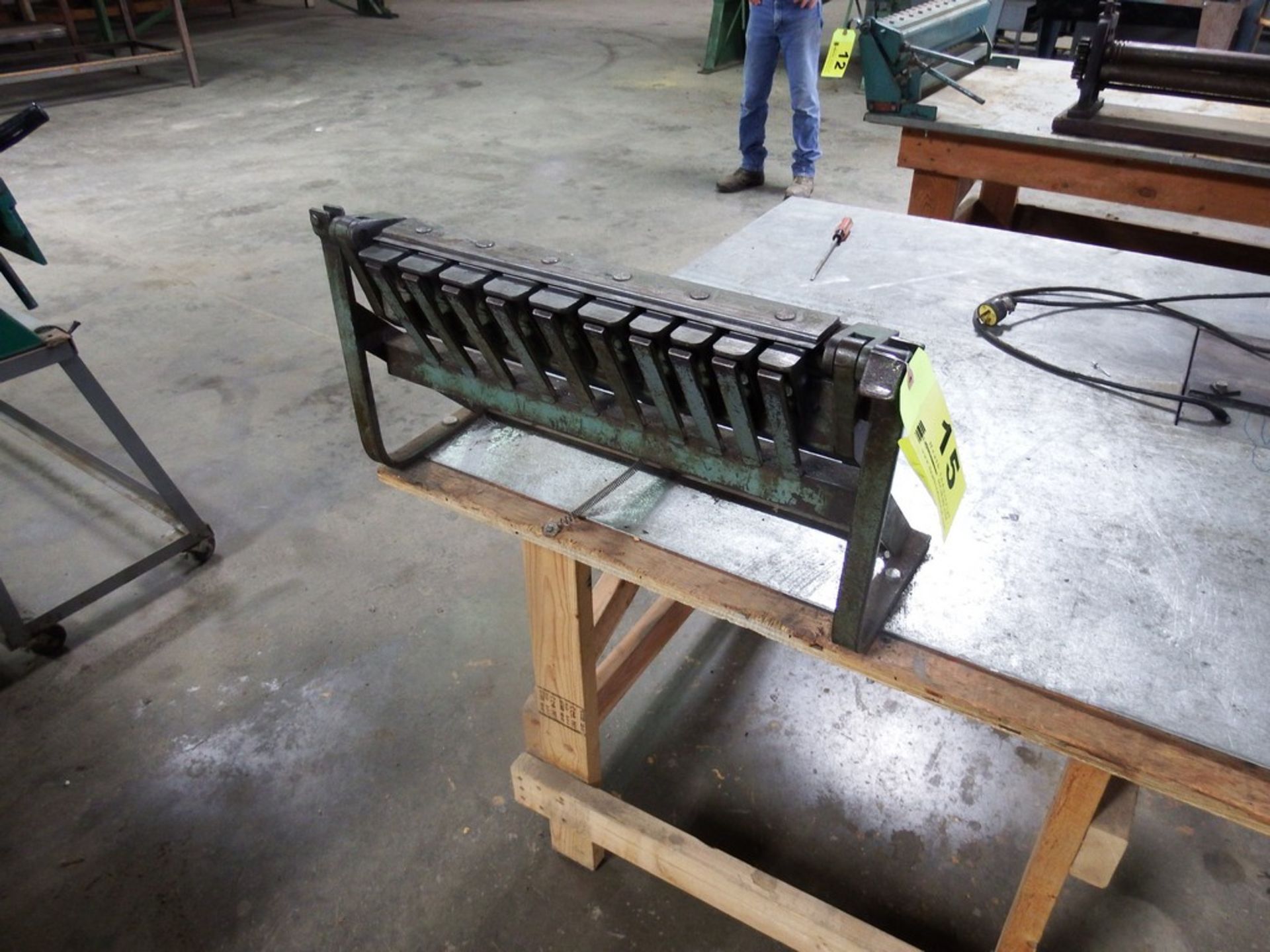 18” BENCH MOUNTED CLEATFORMER