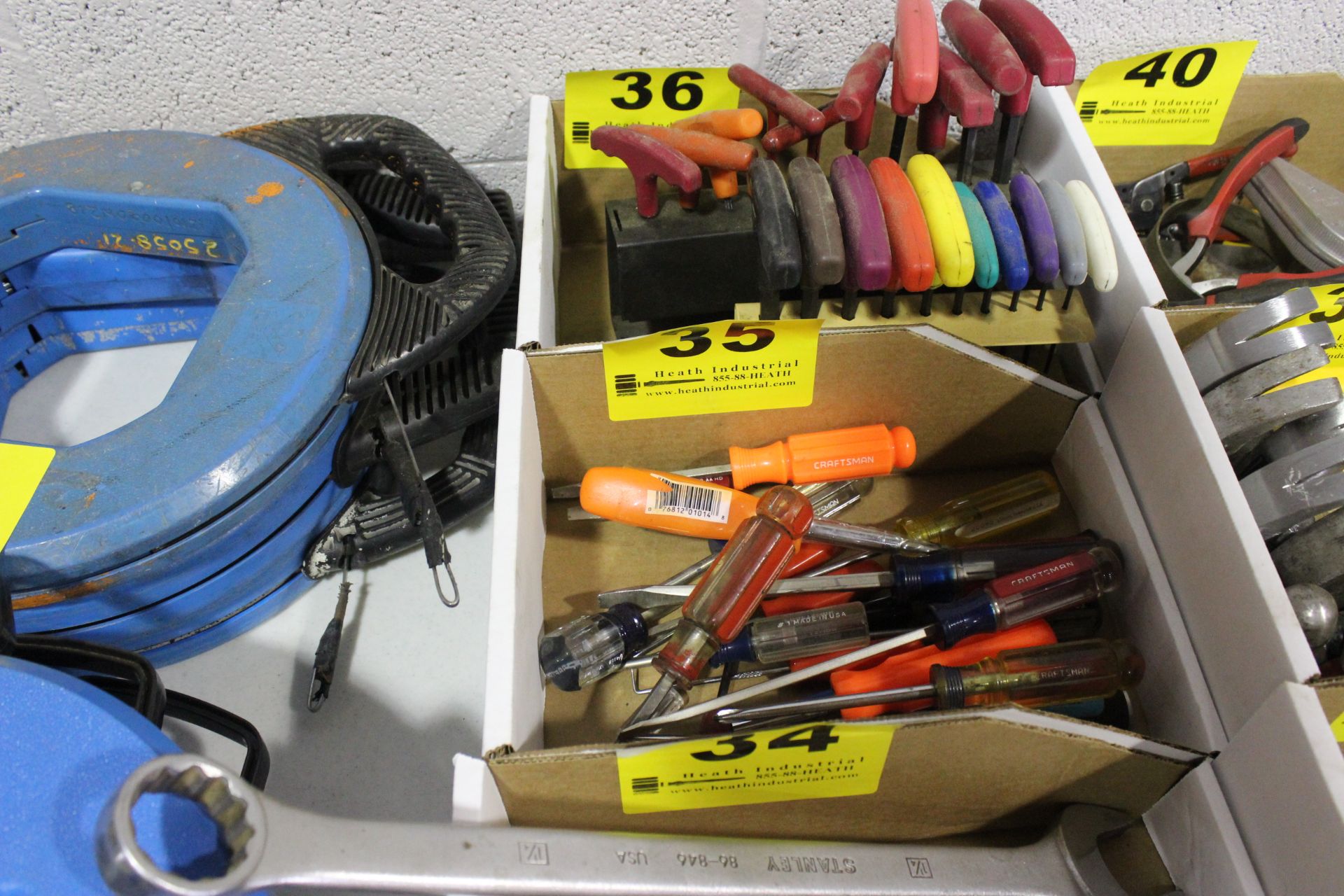 LOT-ASSORTED SCREW DRIVERS